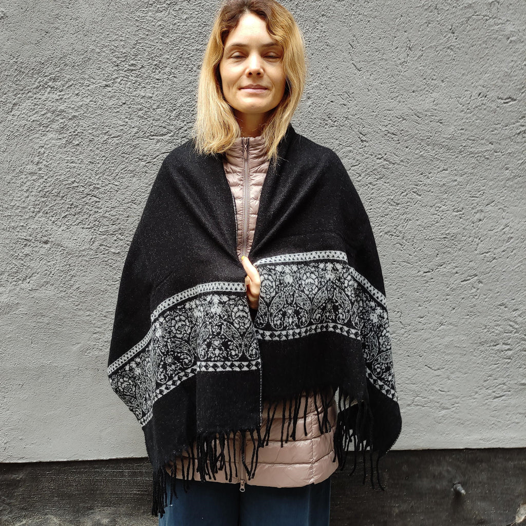 Lambswool Wrap Shawl – Oversized Wool Shawl With Fringed Fleece, Soft Cozy Wrap