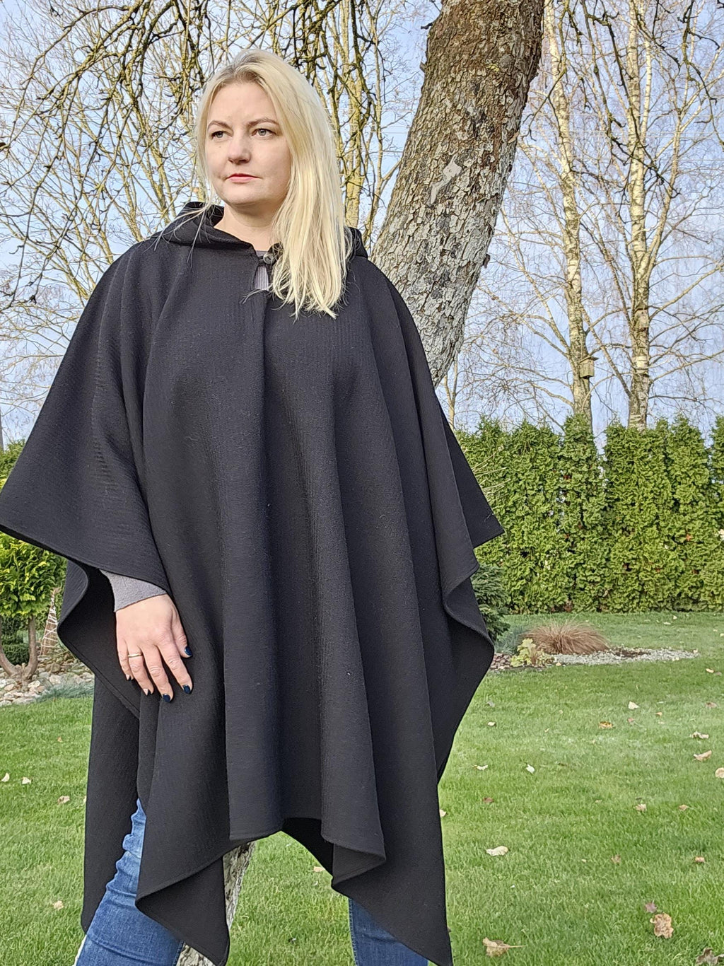 Wool poncho OLAND black Unisex ruana cape, black wool blanket poncho with or without  hood - Comfortable cape cloak shawl outdoor - In2Nord