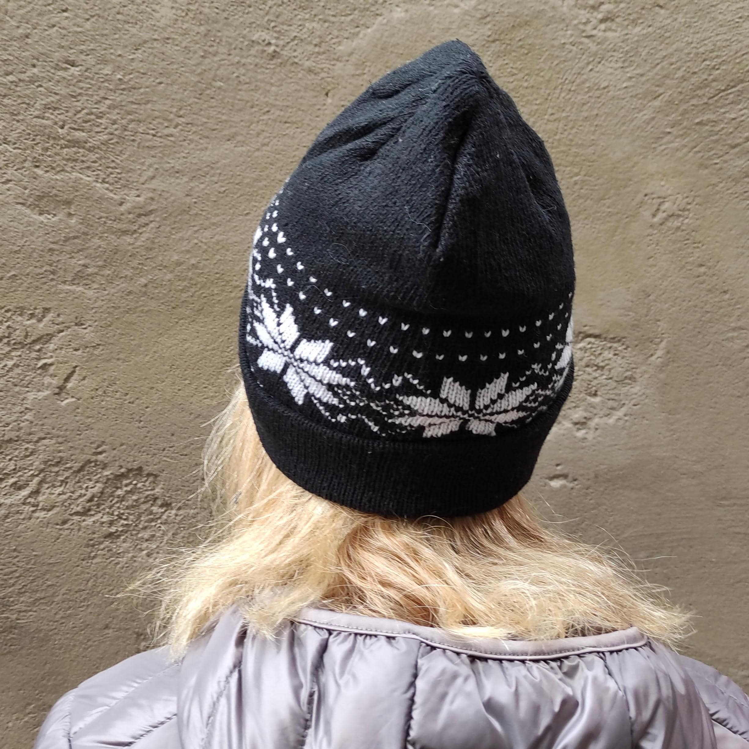 Nordic Woolen Hat – Fair Isle Beanie with Snowflake Pattern | Fleece Lined Winter Ski Cap