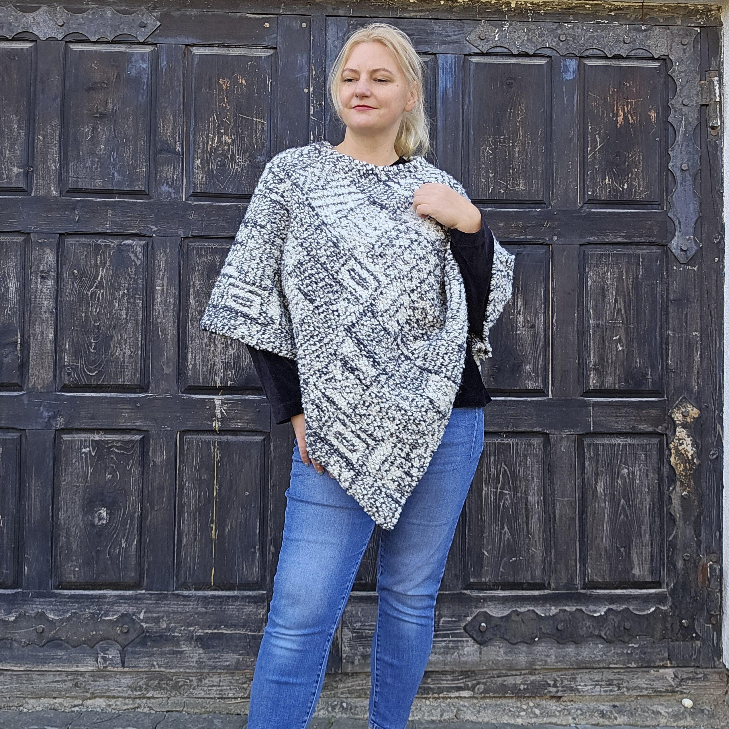 Wool blanket poncho cape hooded in white black lambswool KIRUNA ladies poncho cape with or without hood Wool blanket poncho cape