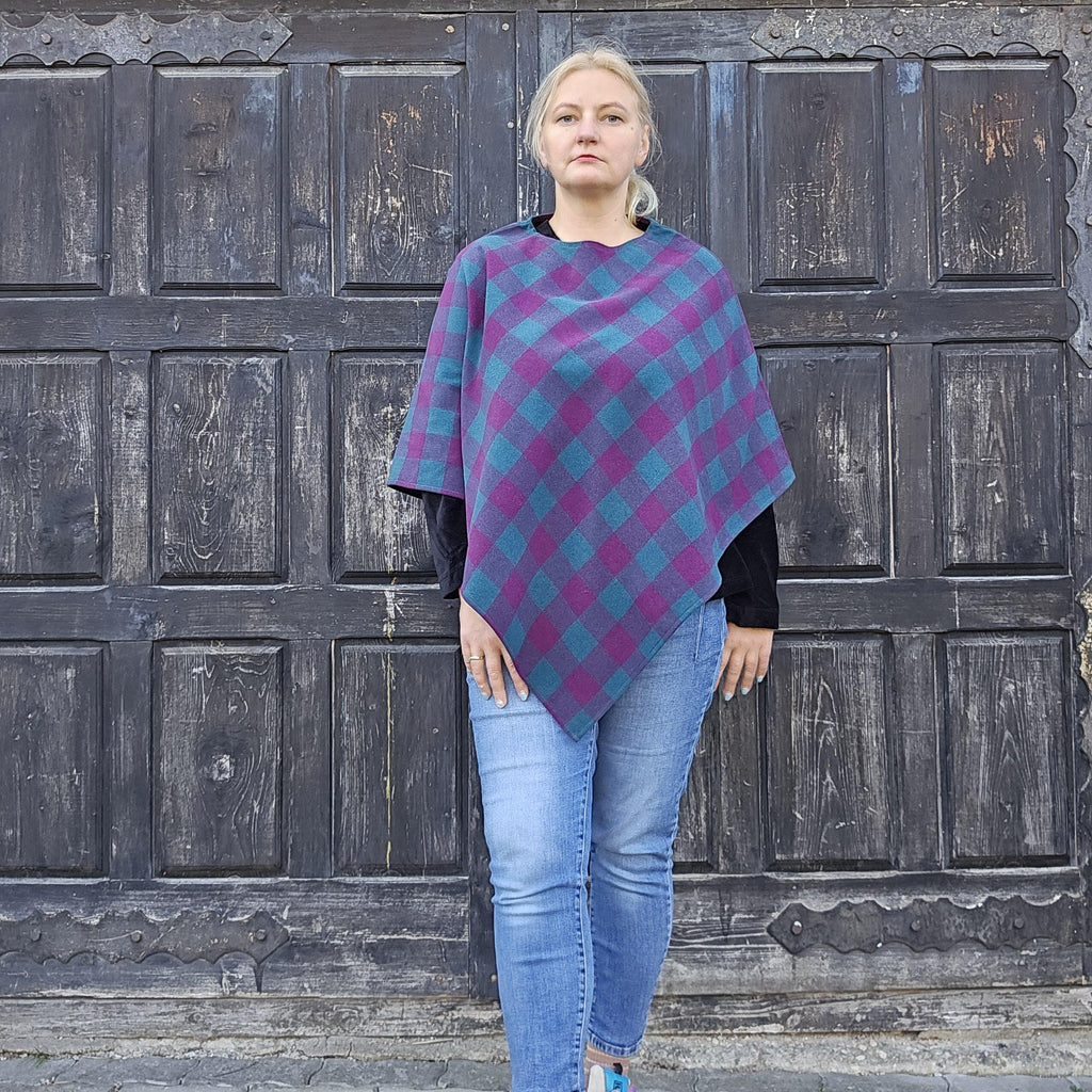 Wool Blanket Poncho Kiruna - Purple Checked Hooded Cape | Comfortable Soft Warm Ruana