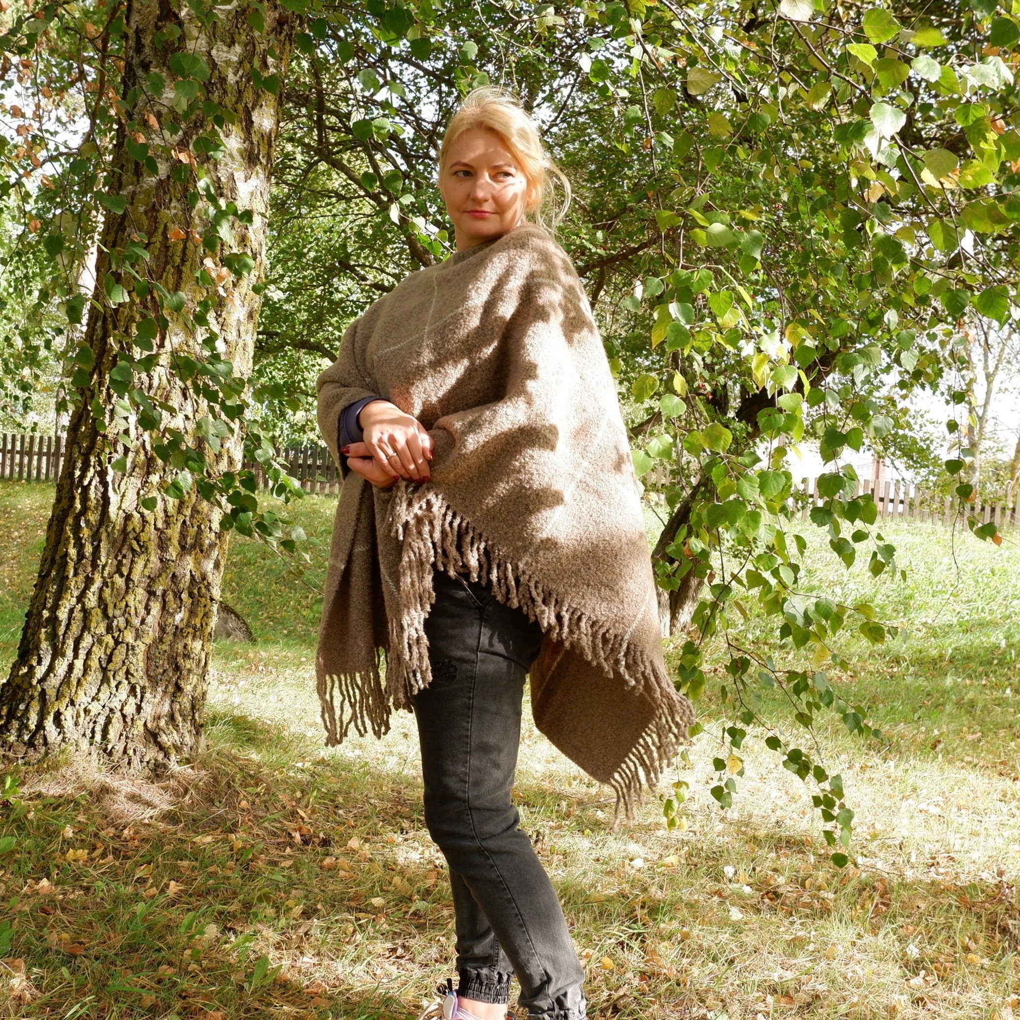 Wool Blanket Poncho Kiruna – Hooded Wool Cape with Fringes | Cozy Beige Unisex Wrap