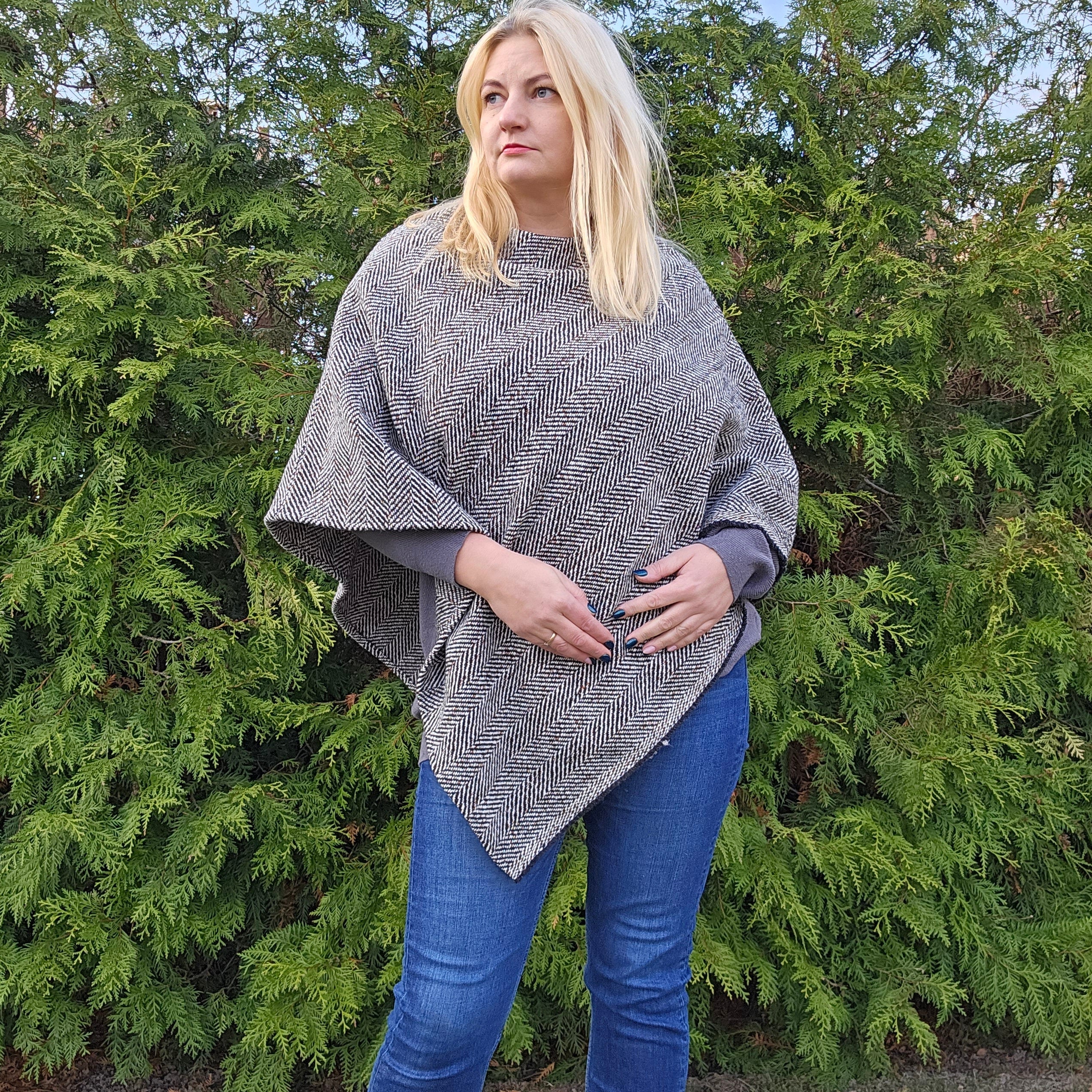 Herringbone wool blanket poncho - Kiruna - cape ruana with fringes -  Comfortable wool cape for outdoor - In2Nord