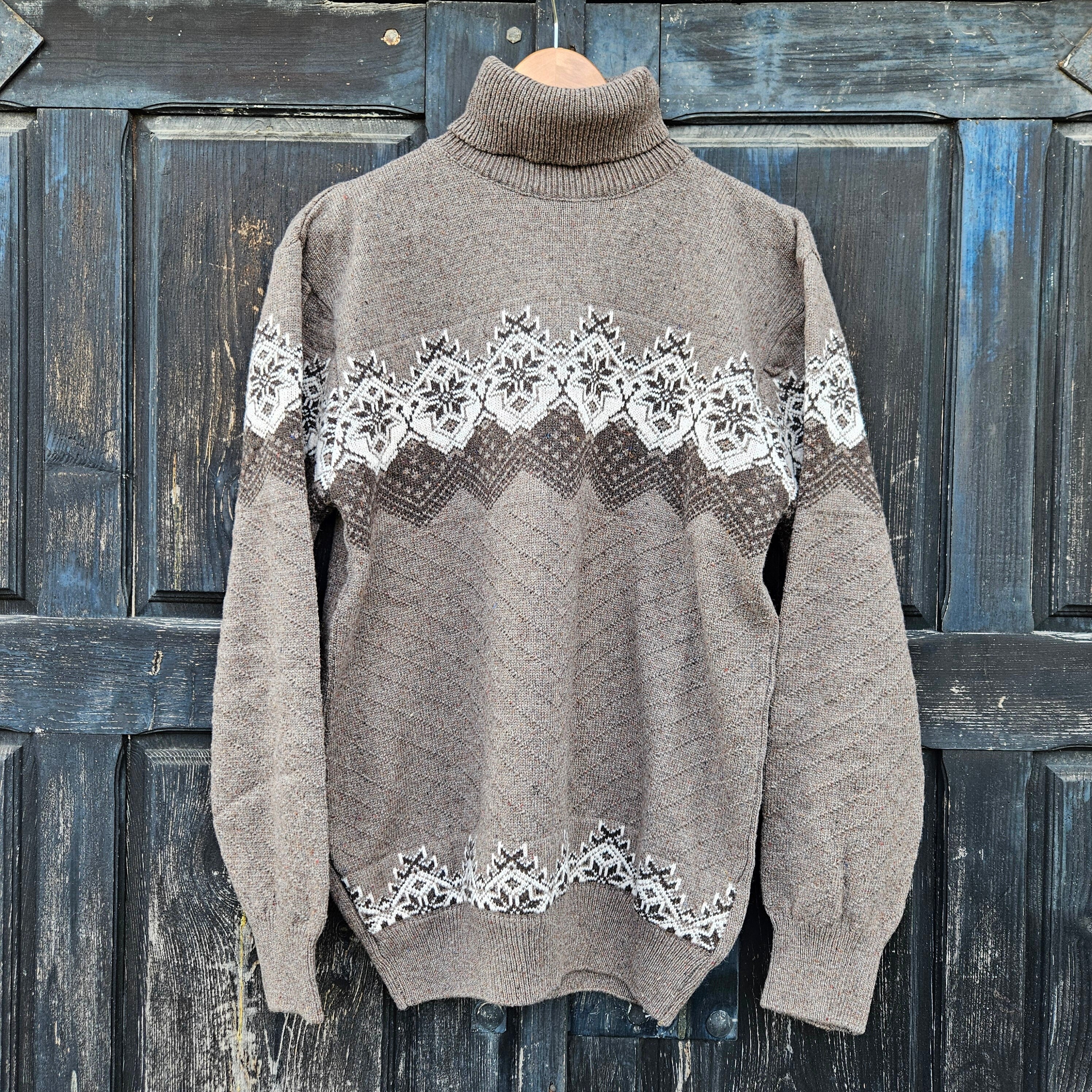 brown scandinavian sweater for men in wool