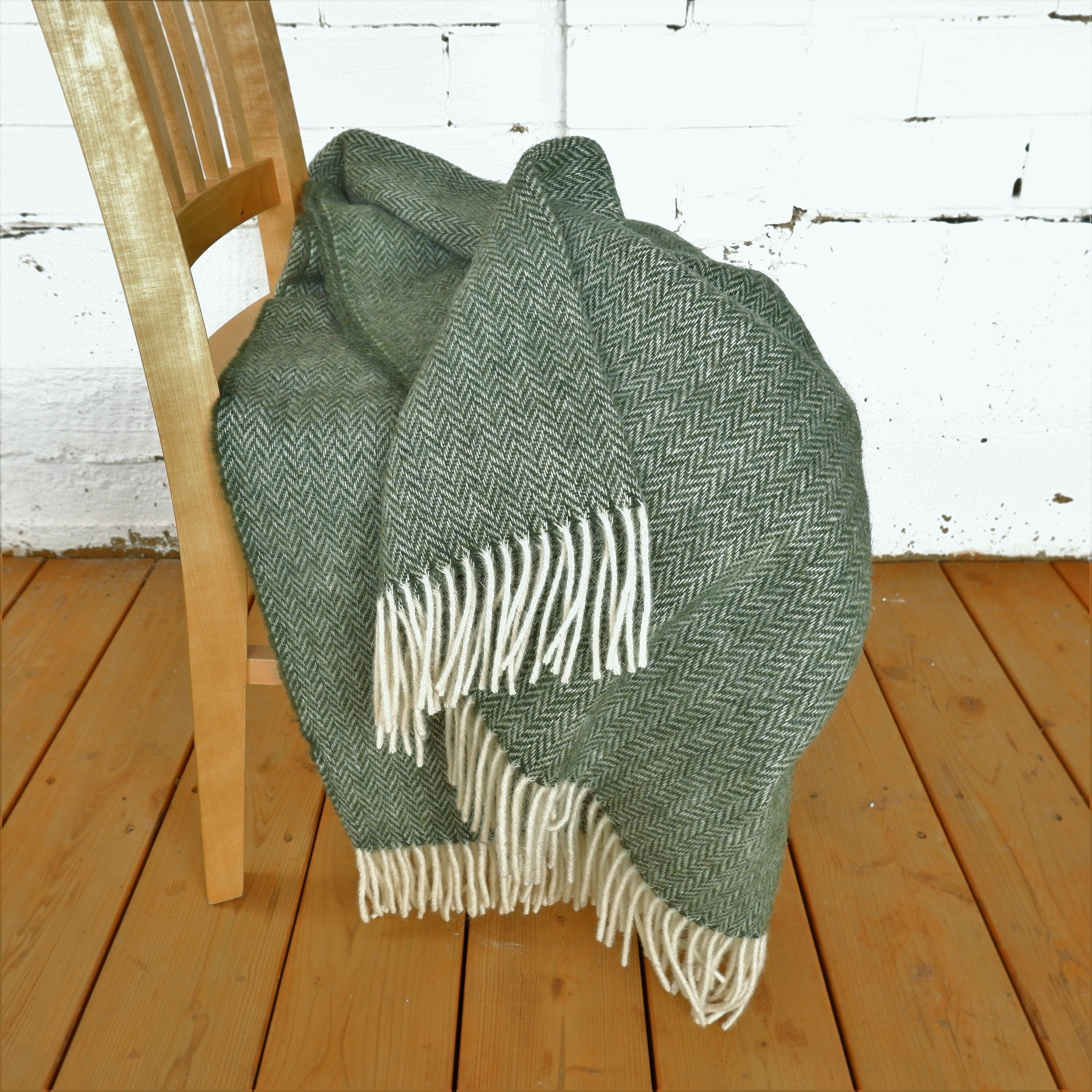 100% Wool Blanket: green Plaid Throw 55x79