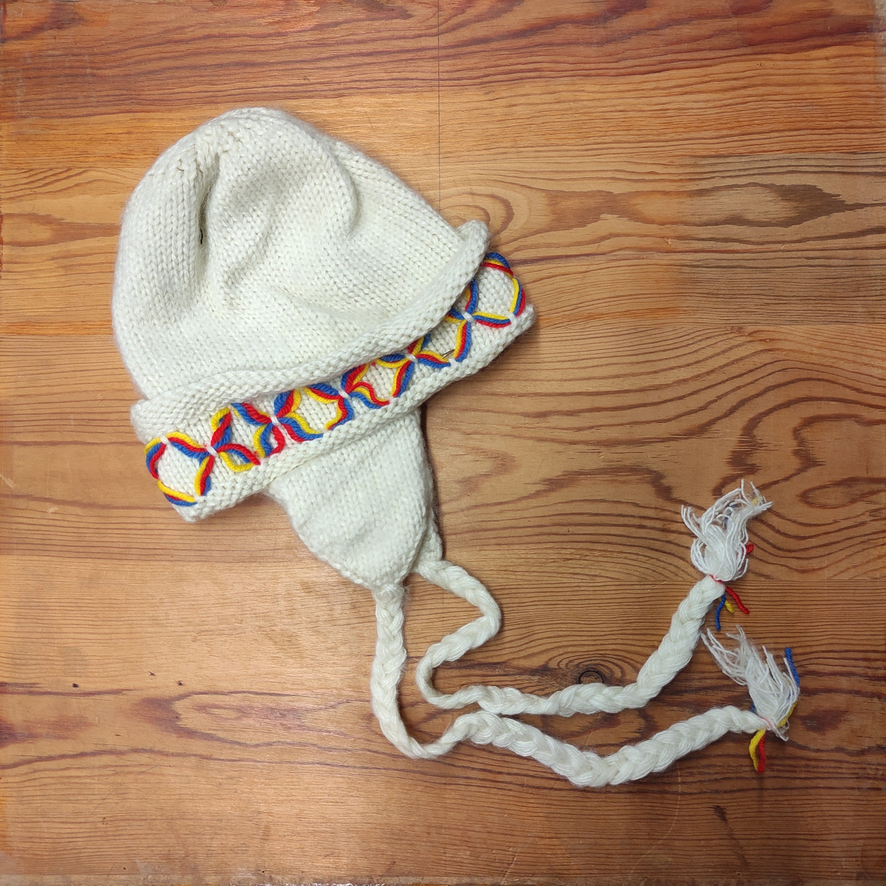 Lovikka Wool Mittens – Knitted Warm Winter Accessories With Tassel Embroidery