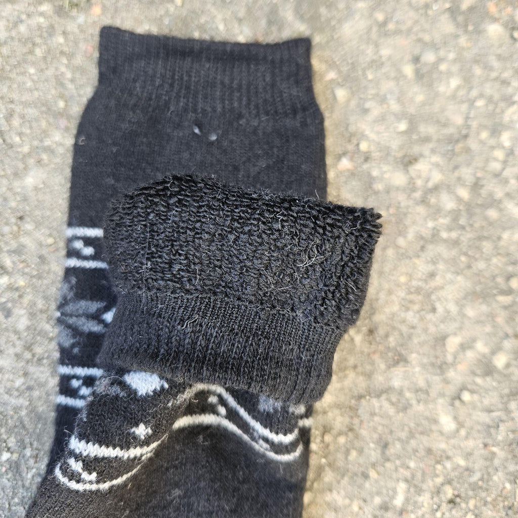 thicker MERINO WOOL Socks - black Snowflake - Size EUR 39-42 43-46 Nordic warm socks for men or women Unisex Hiking Running everyday