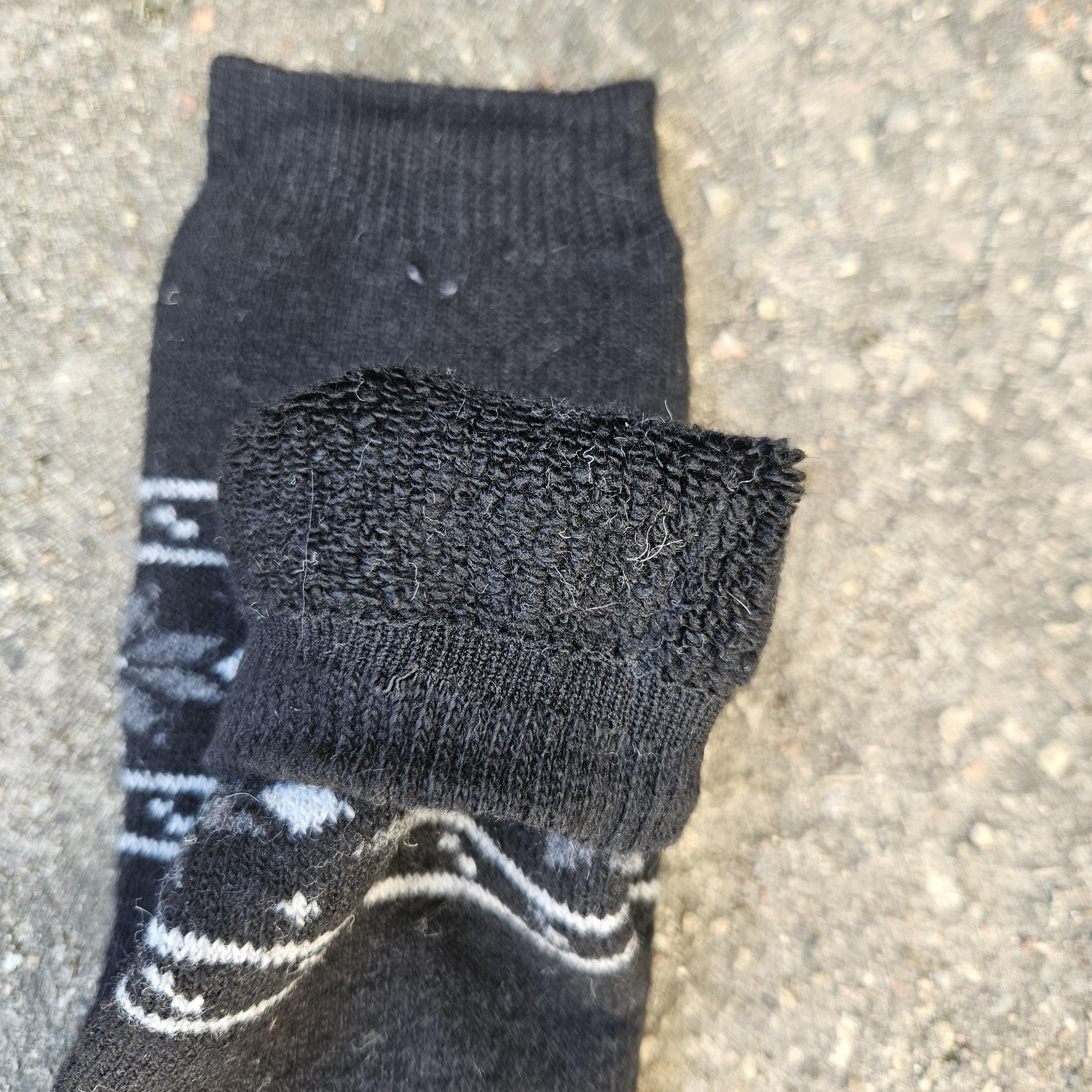 thicker MERINO WOOL Socks - black Snowflake - Size EUR 39-42 43-46 Nordic warm socks for men or women Unisex Hiking Running everyday