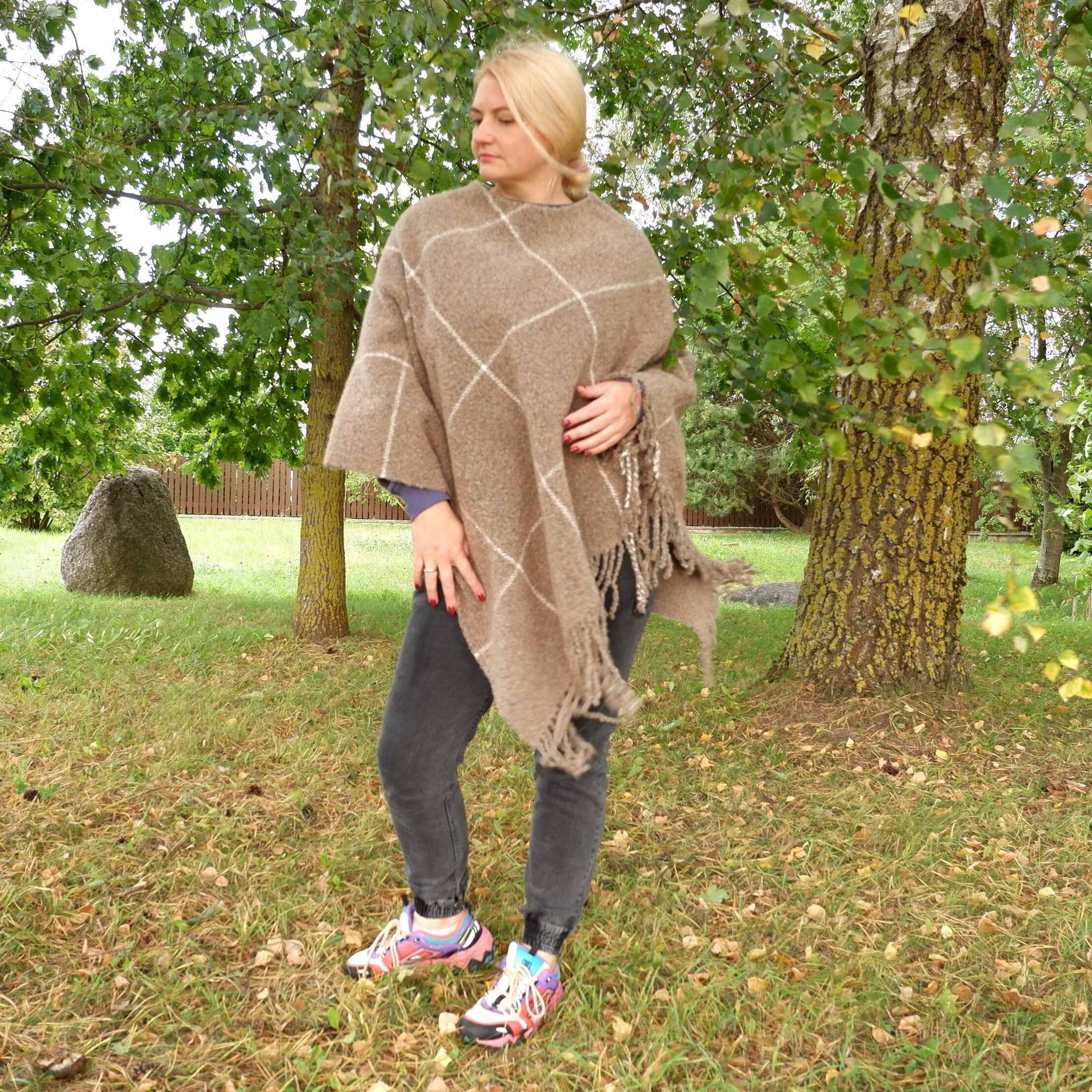 Wool Blanket Poncho Kiruna – Hooded Wool Cape with Fringes | Cozy Beige Unisex Wrap