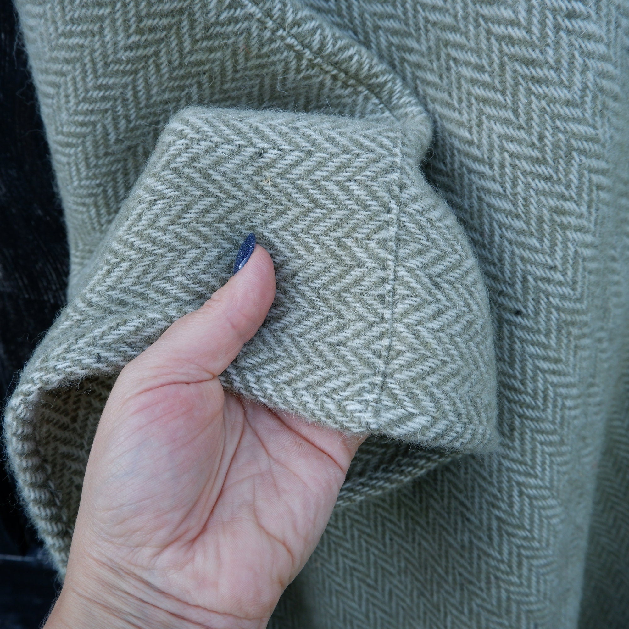 wool blanket poncho with hood - grey or green herringbone SALA - unisex ruana with fringes - Comfortable cape cloak shawl outdoor - In2Nord