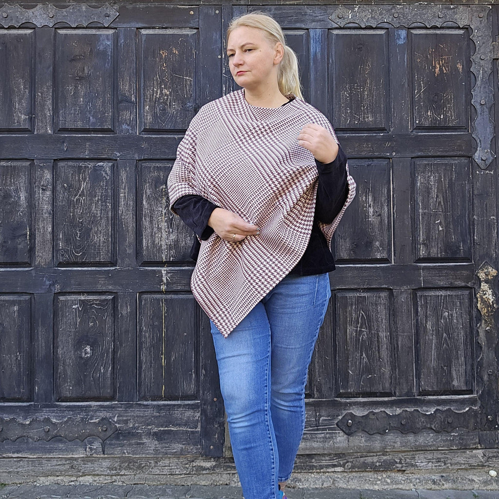 Wool blanket poncho in pink grey white checked - Kiruna - hooded ruana - Comfortable wool cape with or without hood for outdoor - In2Nord