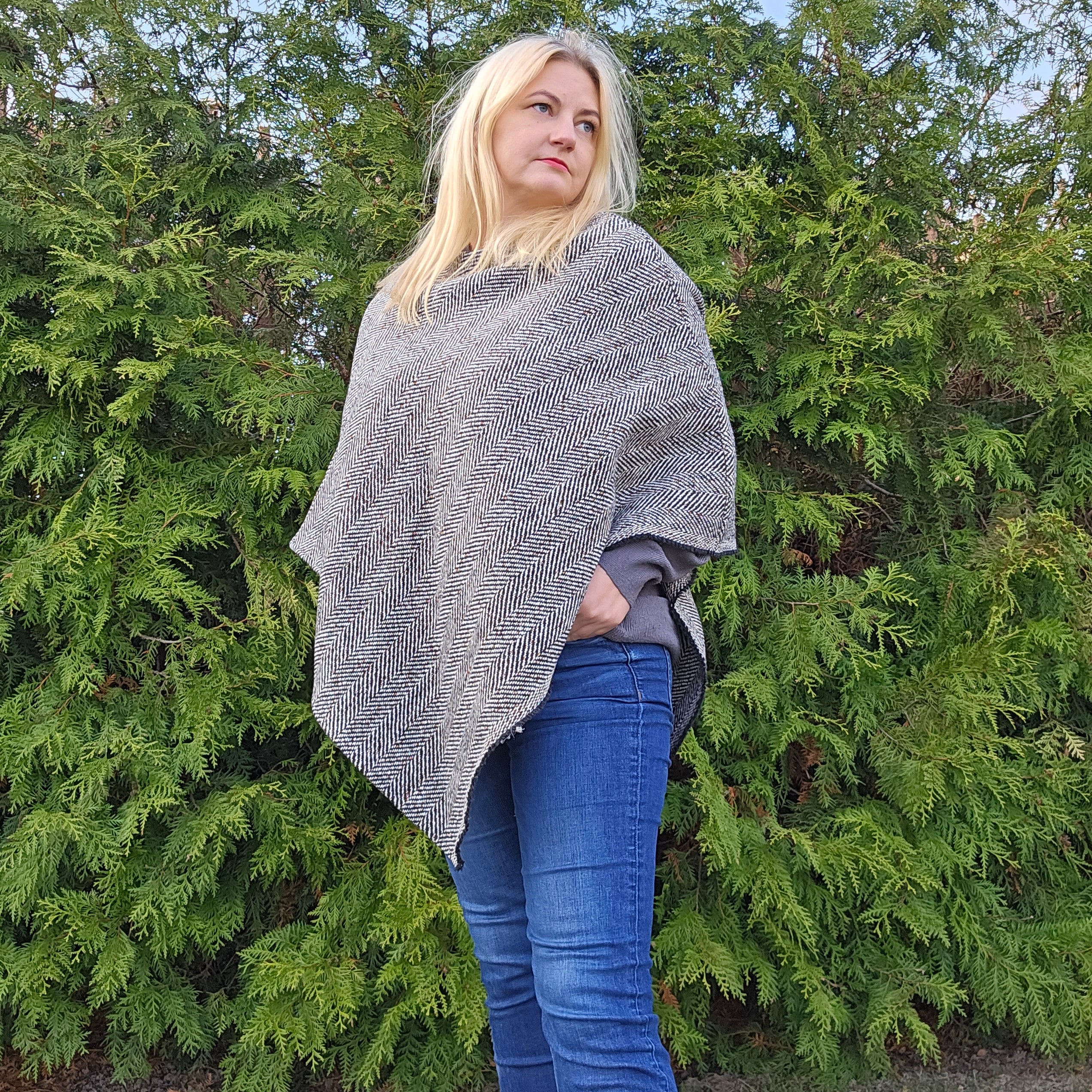 Herringbone wool blanket poncho - Kiruna - cape ruana with fringes -  Comfortable wool cape for outdoor - In2Nord