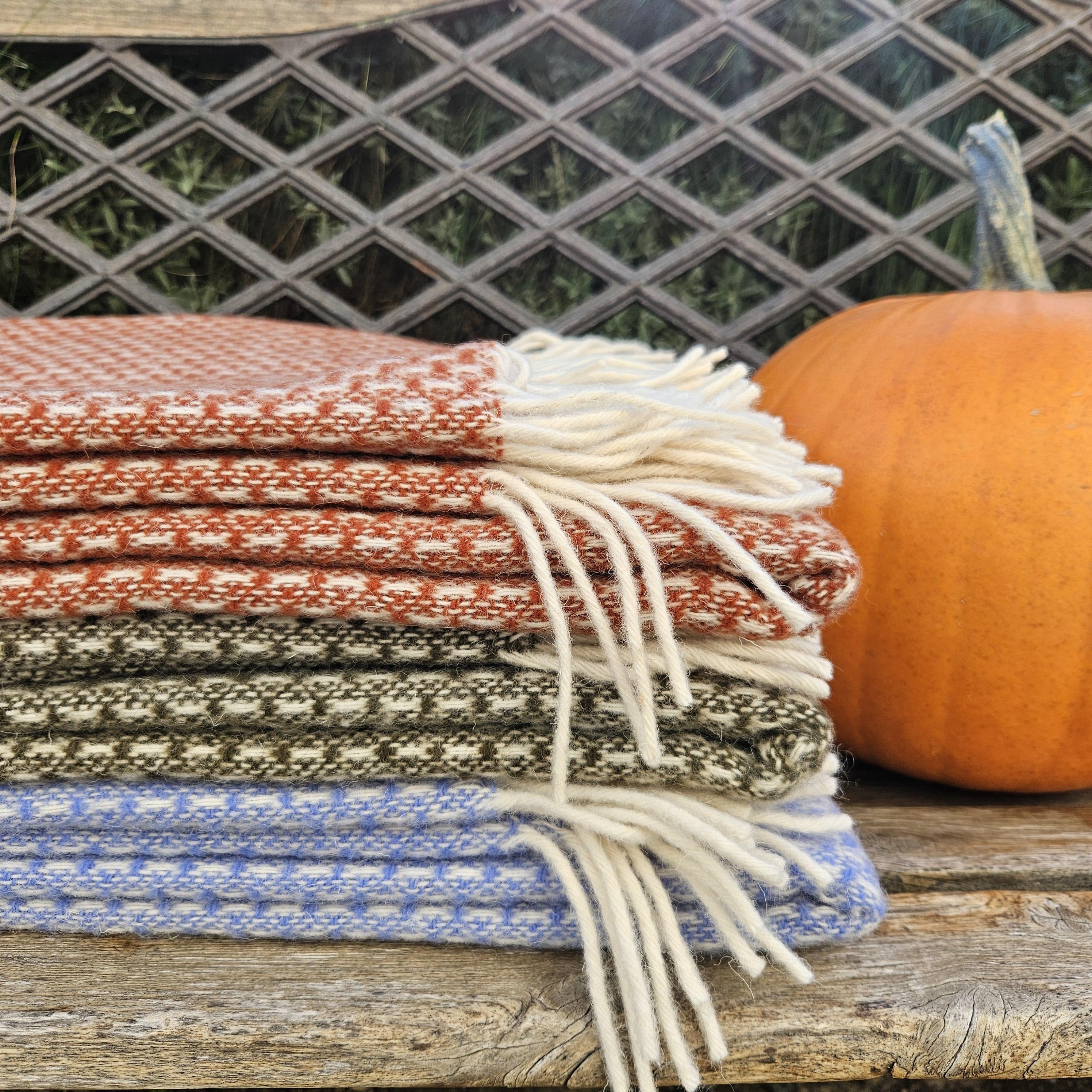 100% wool THROW/ Natural Blanket Throw in blue green or red / Warm winter plaid/ IN2NORD Europe/ aesthetic home decor Gift idea for her