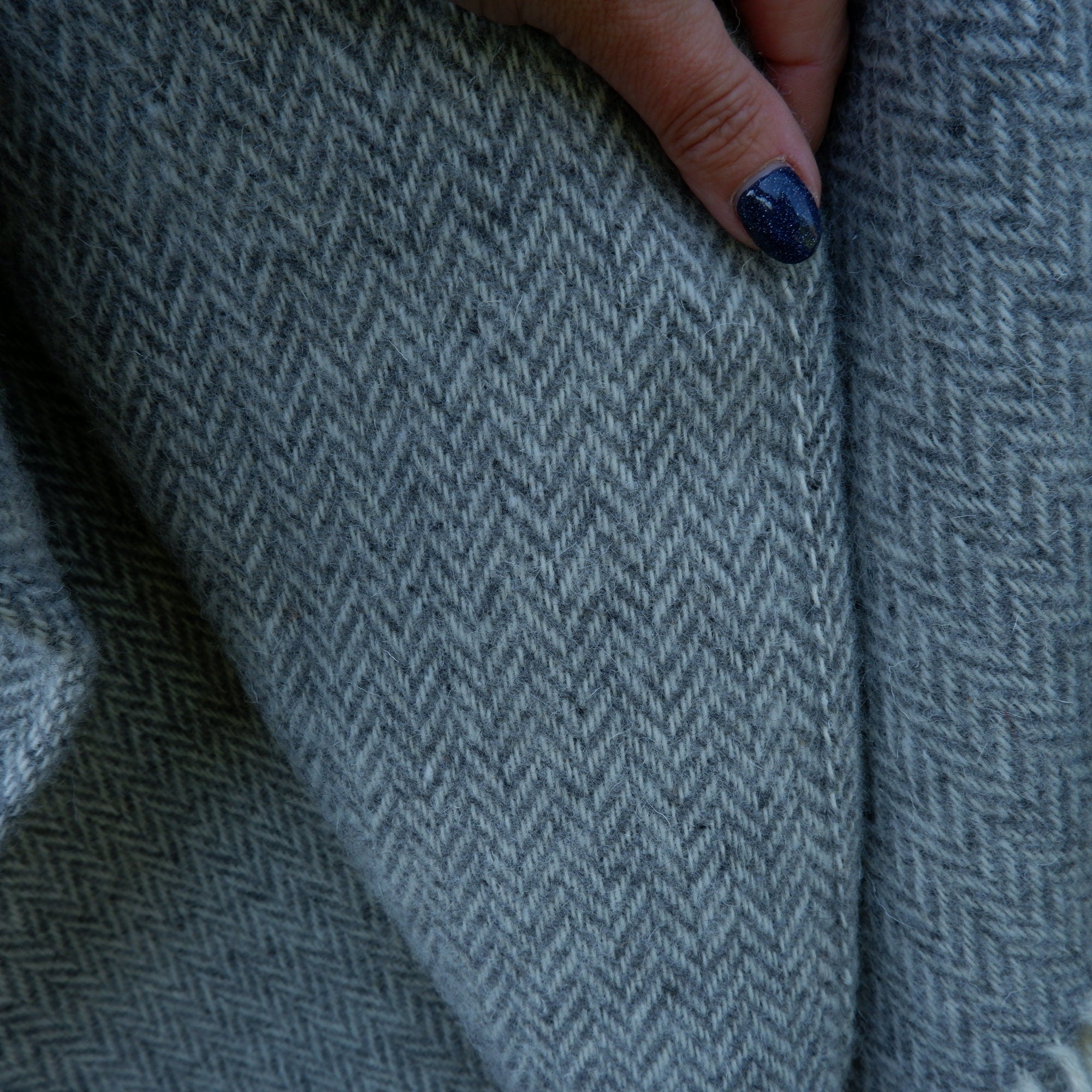 wool blanket poncho with hood - grey or green herringbone SALA - unisex ruana with fringes - Comfortable cape cloak shawl outdoor - In2Nord