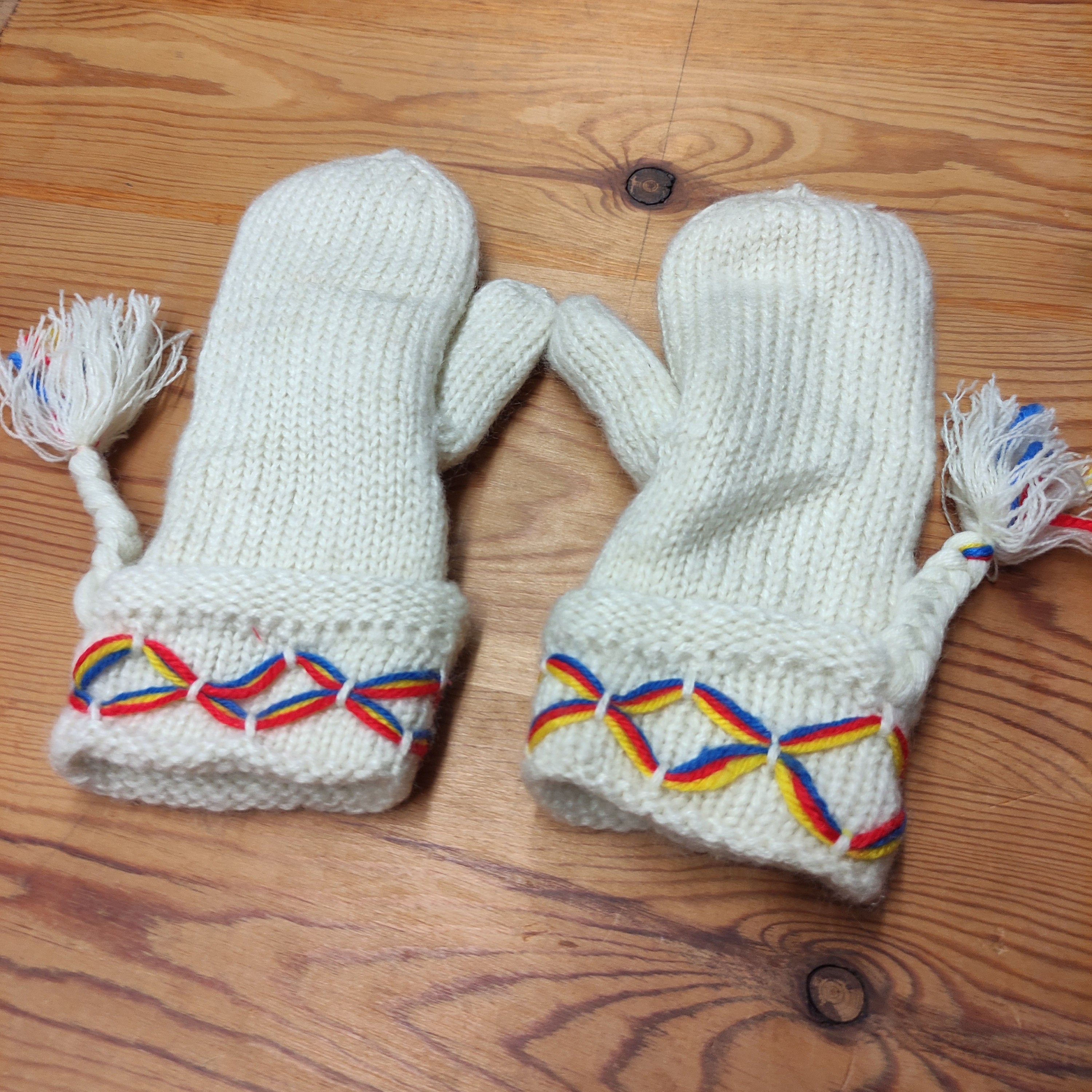 Lovikka Wool Mittens – Knitted Warm Winter Accessories With Tassel Embroidery