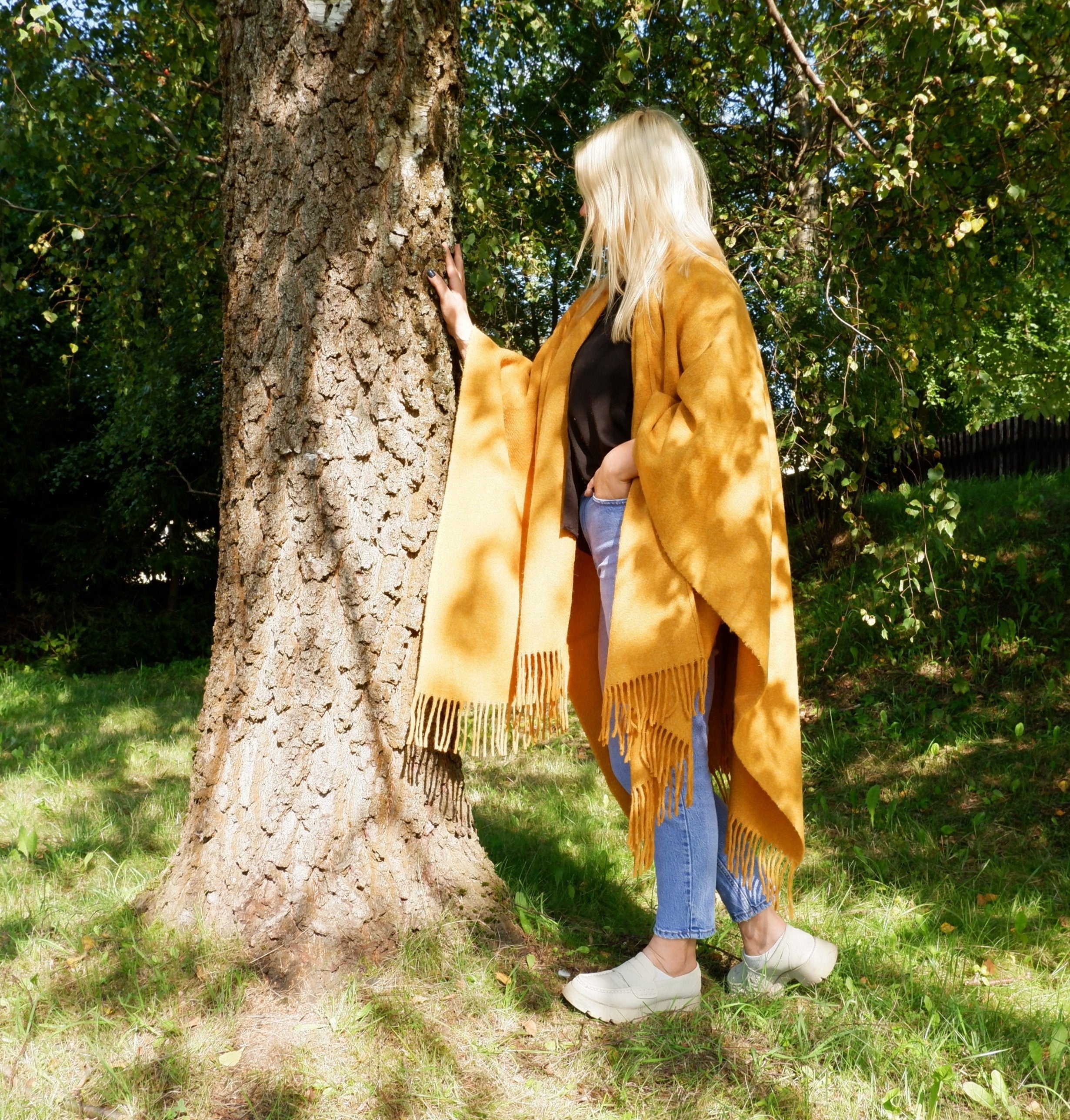 Wool Poncho Umea - Natural Wool Cape with Fringes | Comfortable Outdoor Wrap Shawl