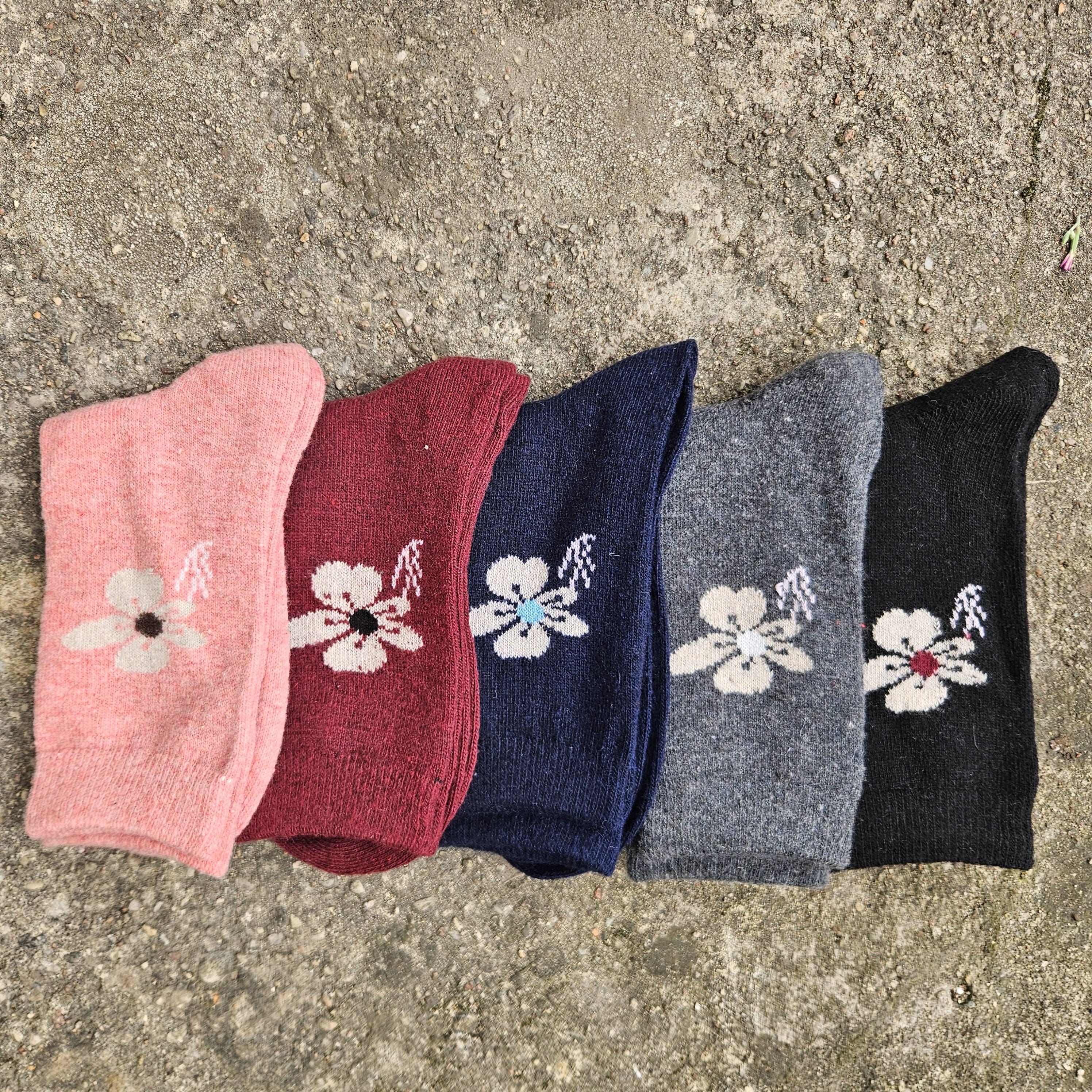 Thin Merino Wool Socks - Unisex Lightweight Hiking & Everyday Warm Footwear