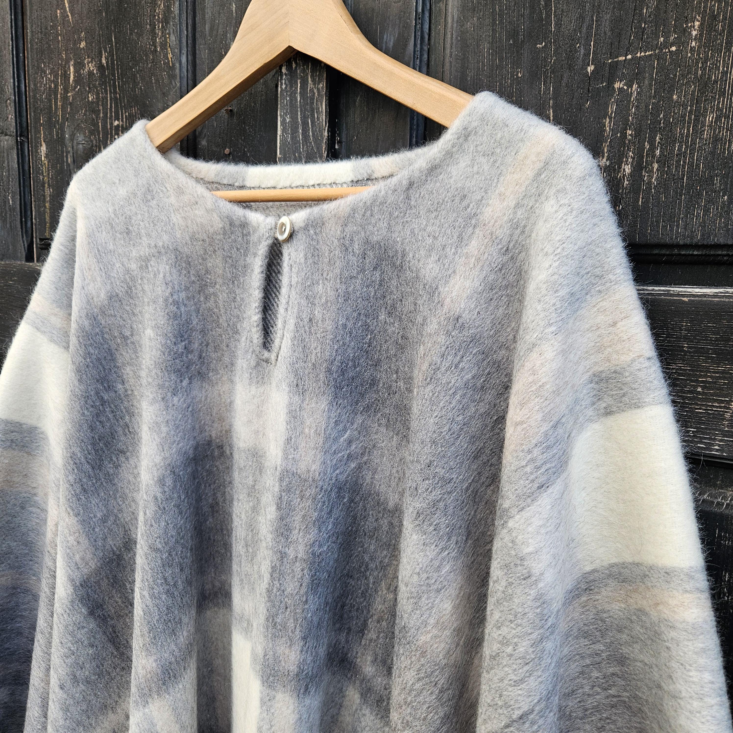 Wool poncho OLAND Unisex ruana cape, Grey wool blanket poncho with or without  hood - Comfortable cape cloak shawl outdoor - In2Nord