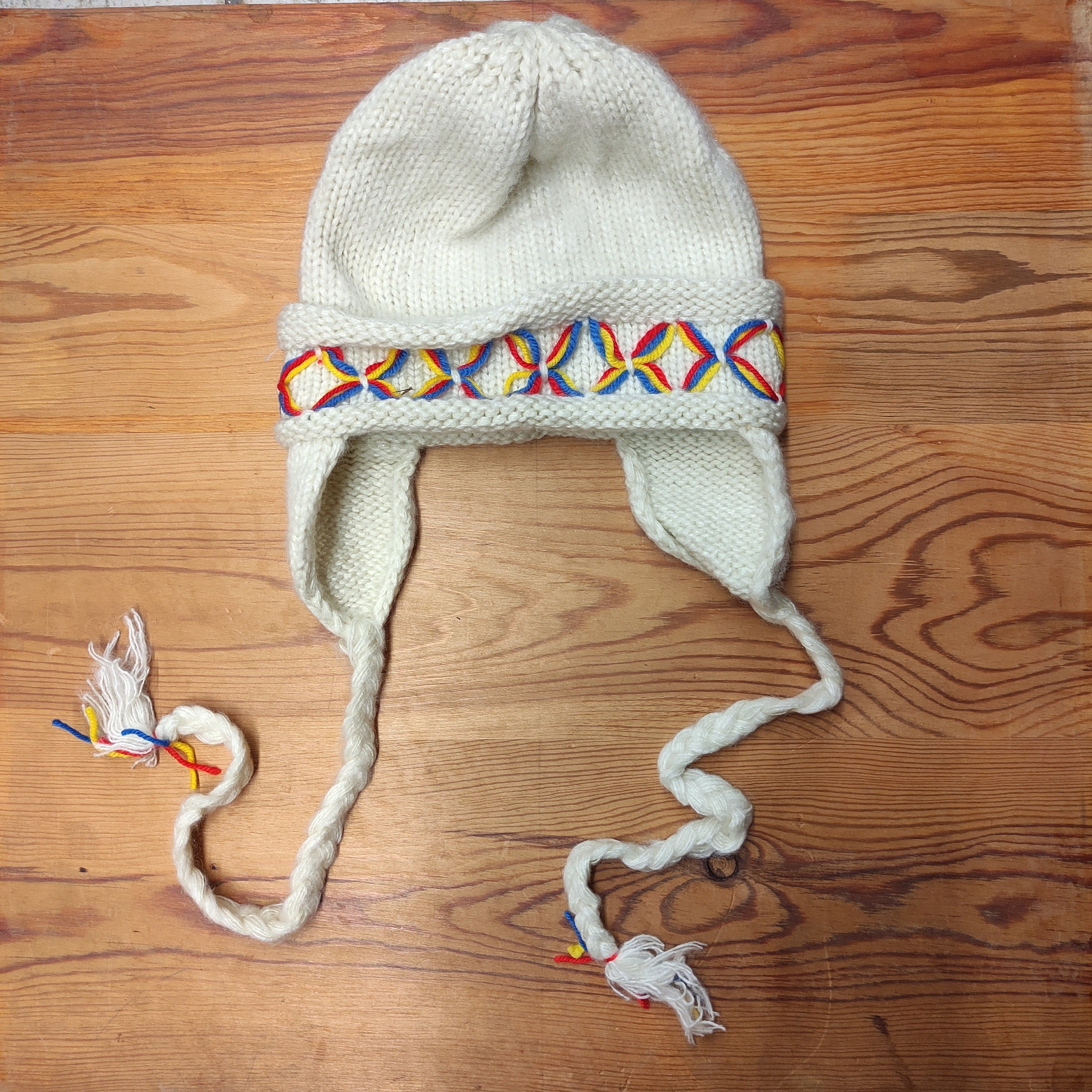 Lovikka Wool Mittens – Knitted Warm Winter Accessories With Tassel Embroidery