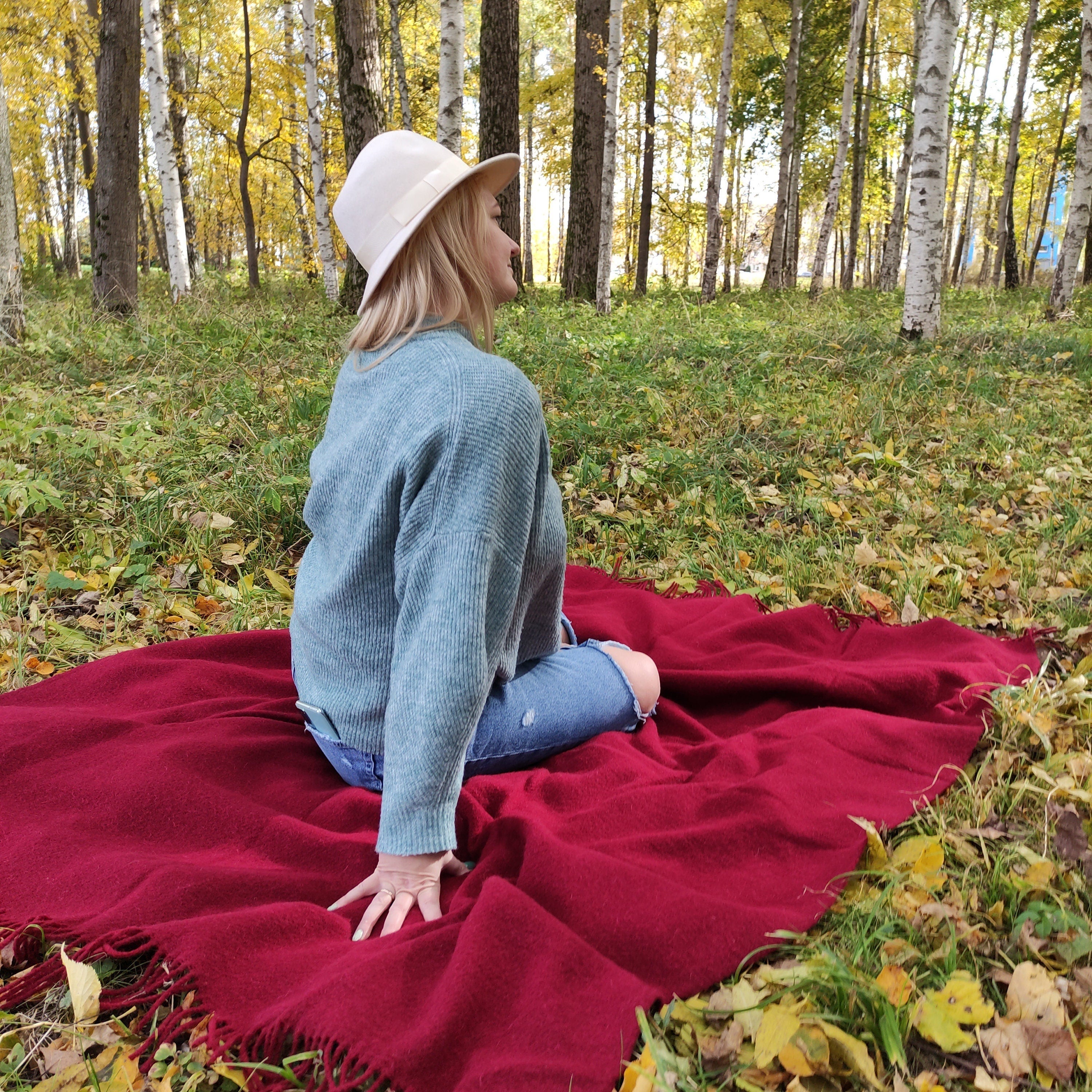 Burgundy Wool Blanket | Cozy Breathable Wool Throw – Natural Temperature Regulating Plaid