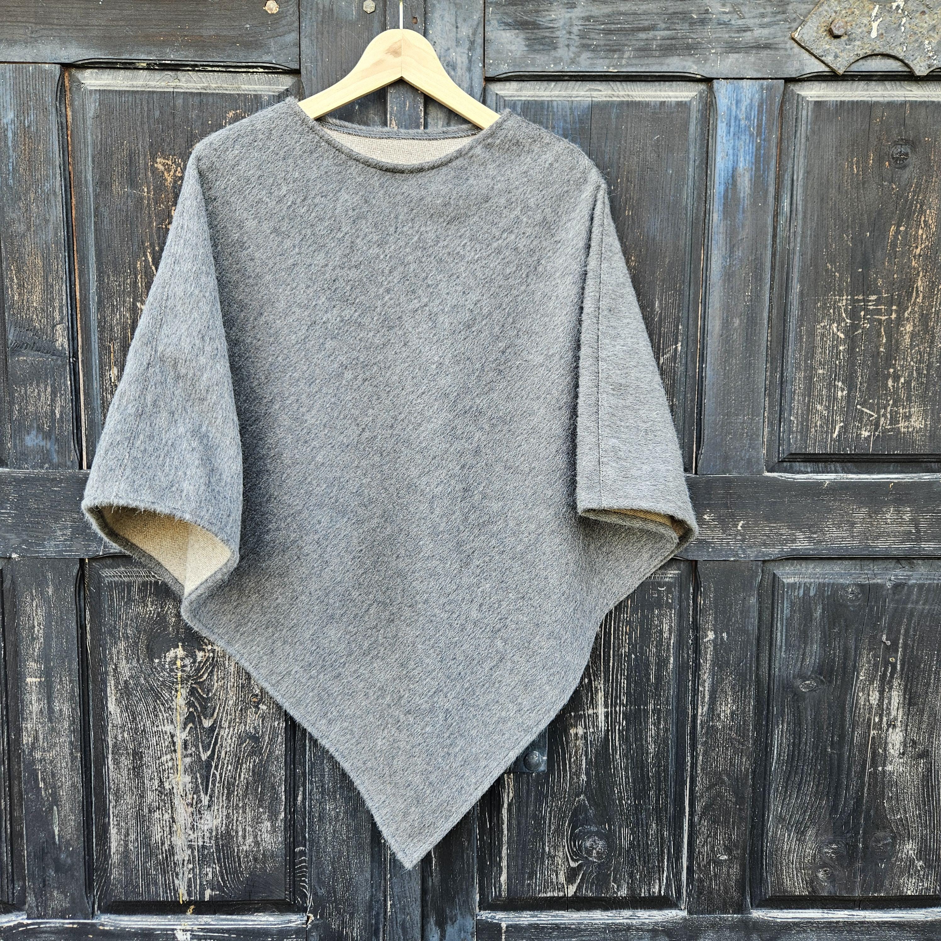 Wool Blanket Poncho Kiruna - Hooded Wool Cape With Fringes | Outdoor Grey Ruana