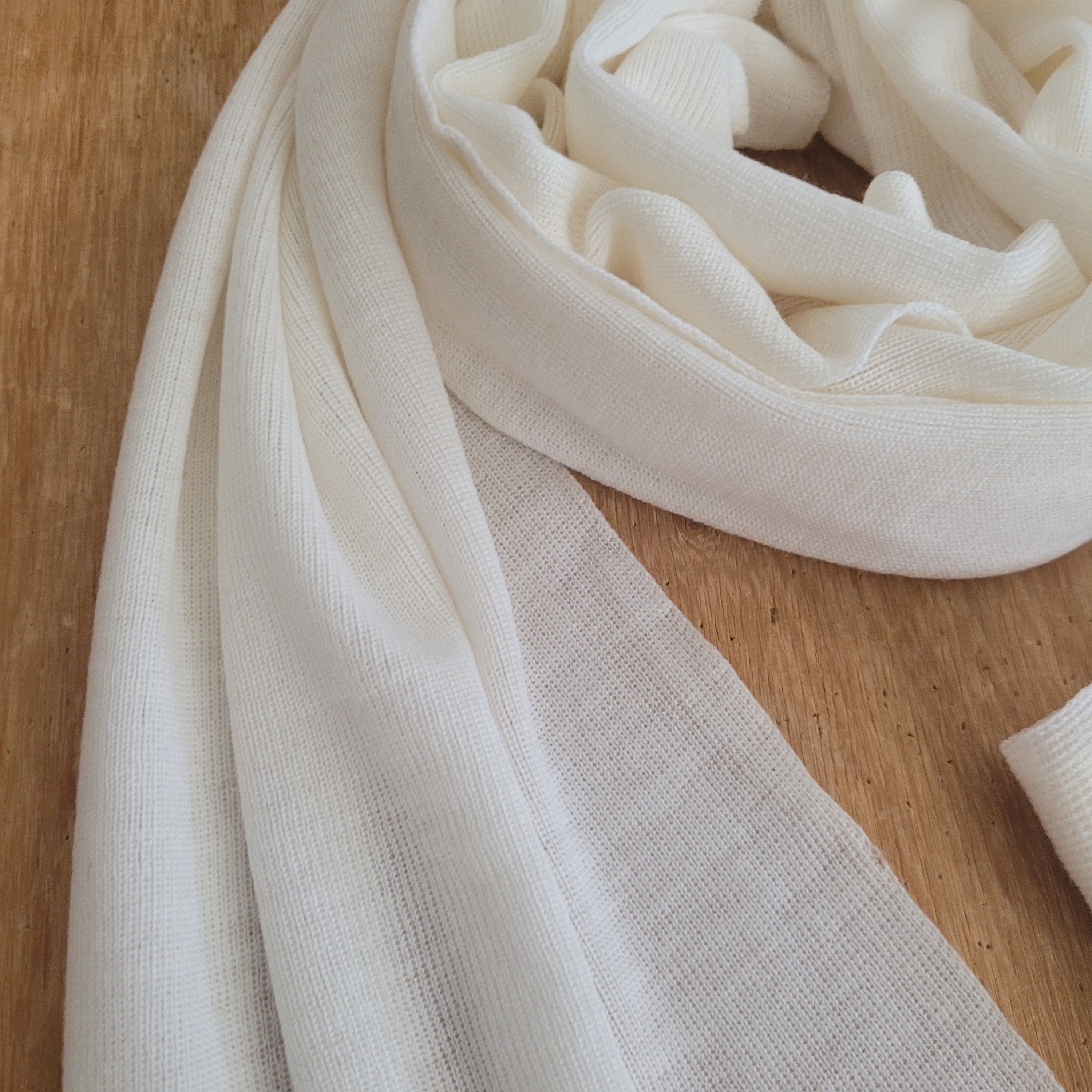 Merino Wool Scarf | Lightweight, Soft Wool Neckwear – Machine Washable Thermal Wrap