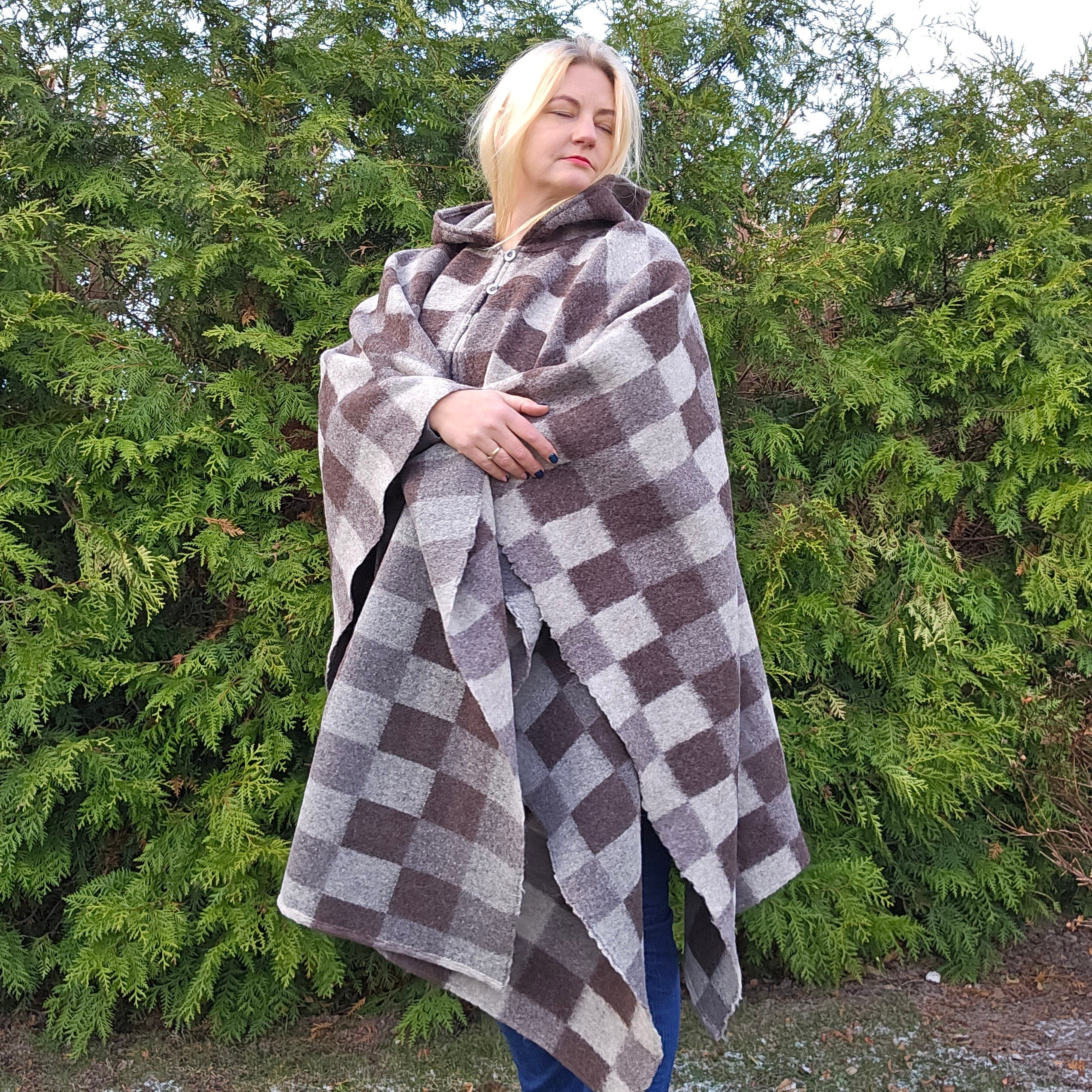 Gray wool blanket poncho with hood - SALA - unisex ruana with fringes - Comfortable cape cloak shawl outdoor - In2Nord