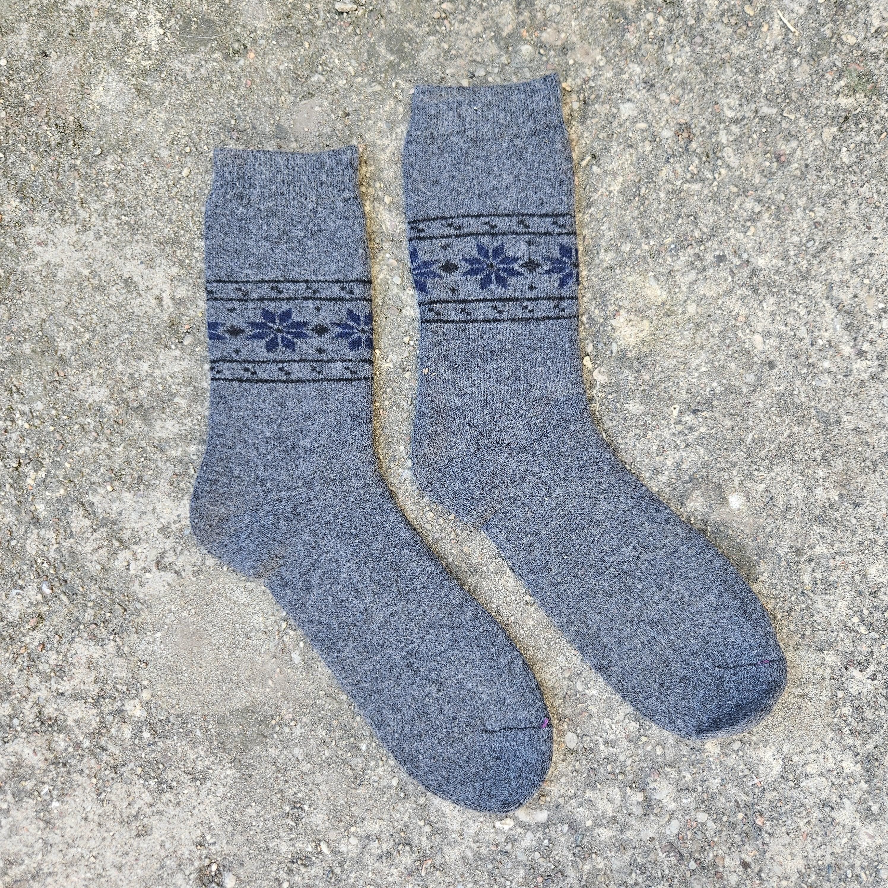 thicker MERINO WOOL Socks - black Snowflake - Size EUR 39-42 43-46 Nordic warm socks for men or women Unisex Hiking Running everyday