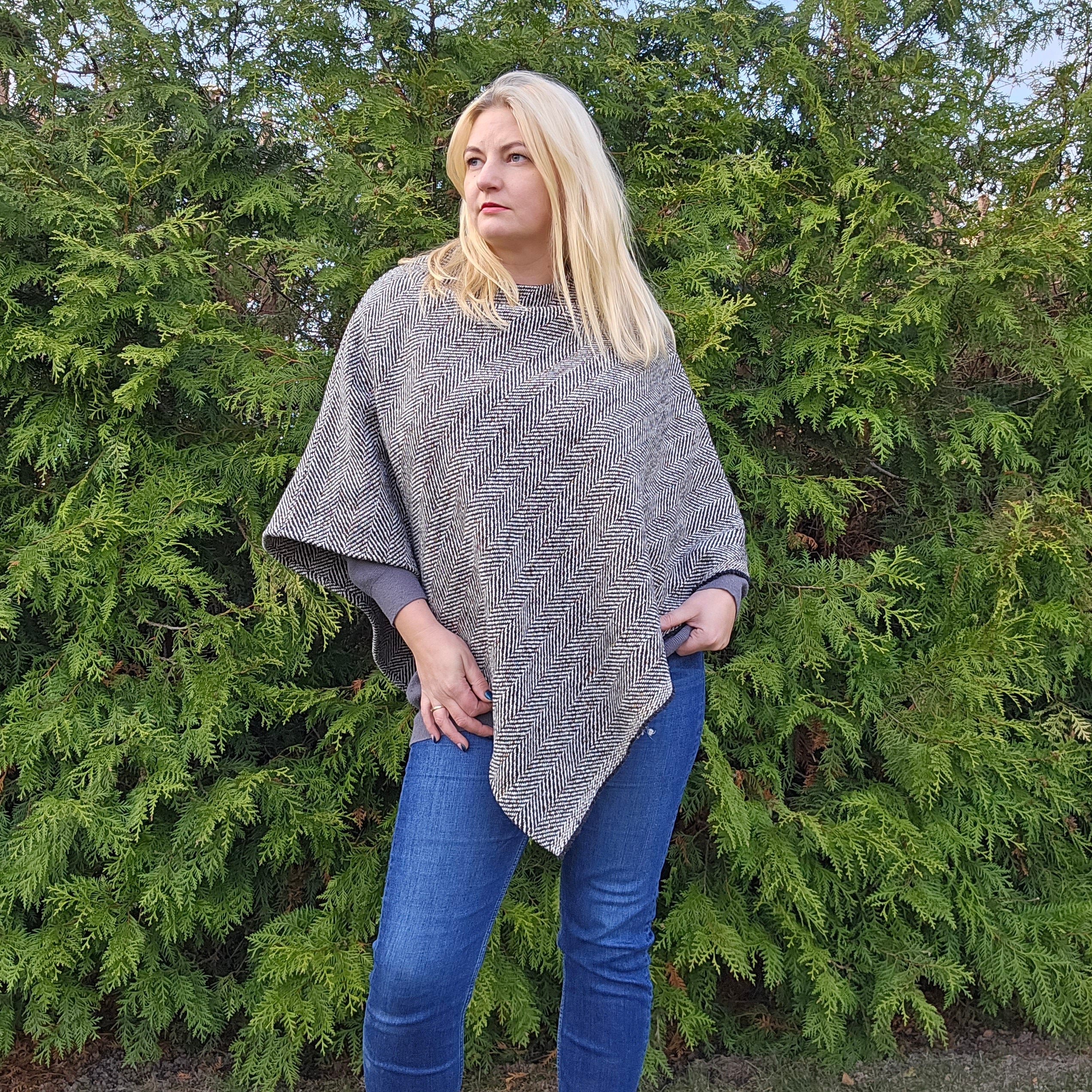 Herringbone wool blanket poncho - Kiruna - cape ruana with fringes -  Comfortable wool cape for outdoor - In2Nord