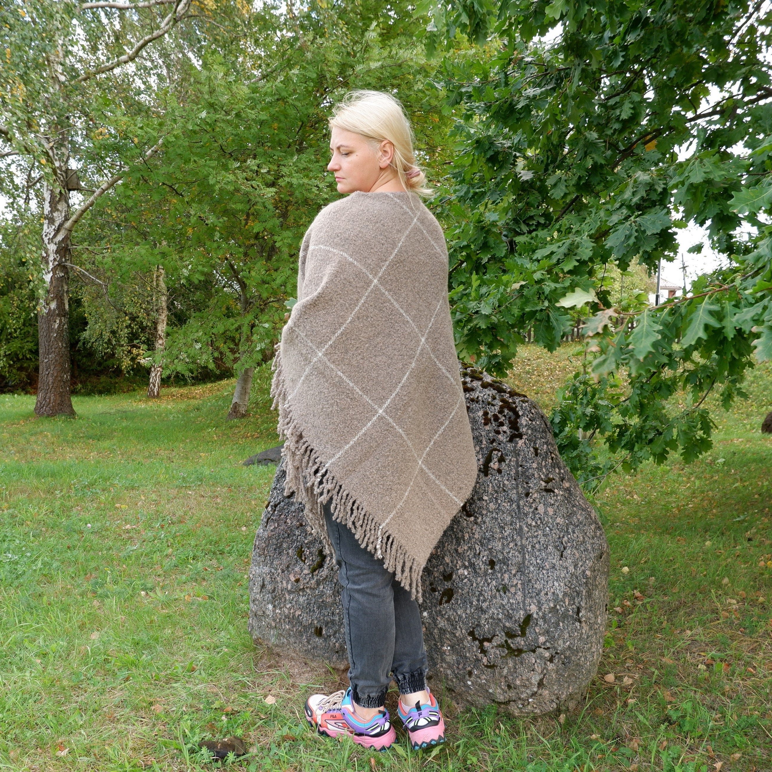 Wool Blanket Poncho Kiruna – Hooded Wool Cape with Fringes | Cozy Beige Unisex Wrap