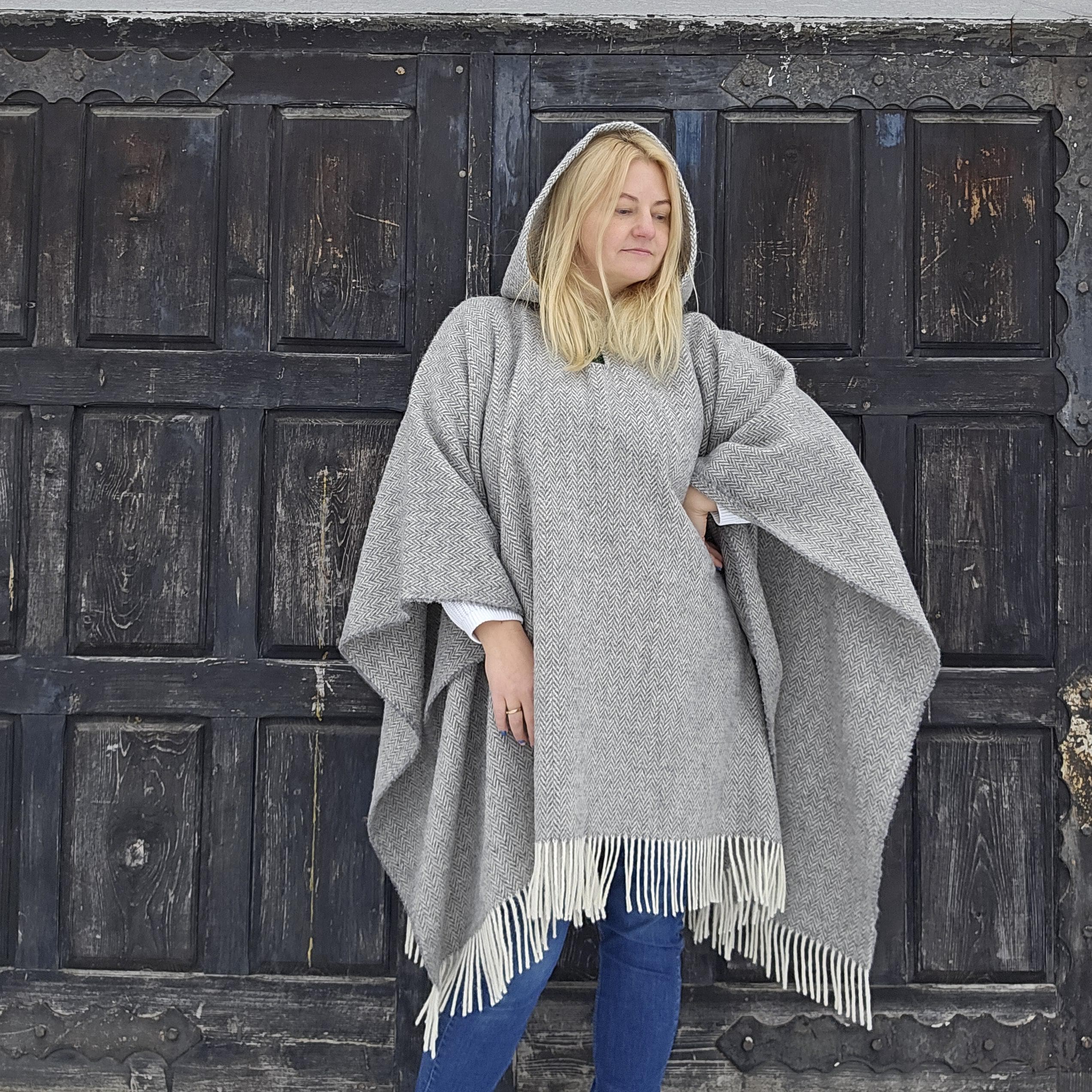 Wool poncho - OLAND - Unisex ruana cape - Grey wool blanket poncho with or without  hood - Comfortable cape cloak shawl outdoor - In2Nord