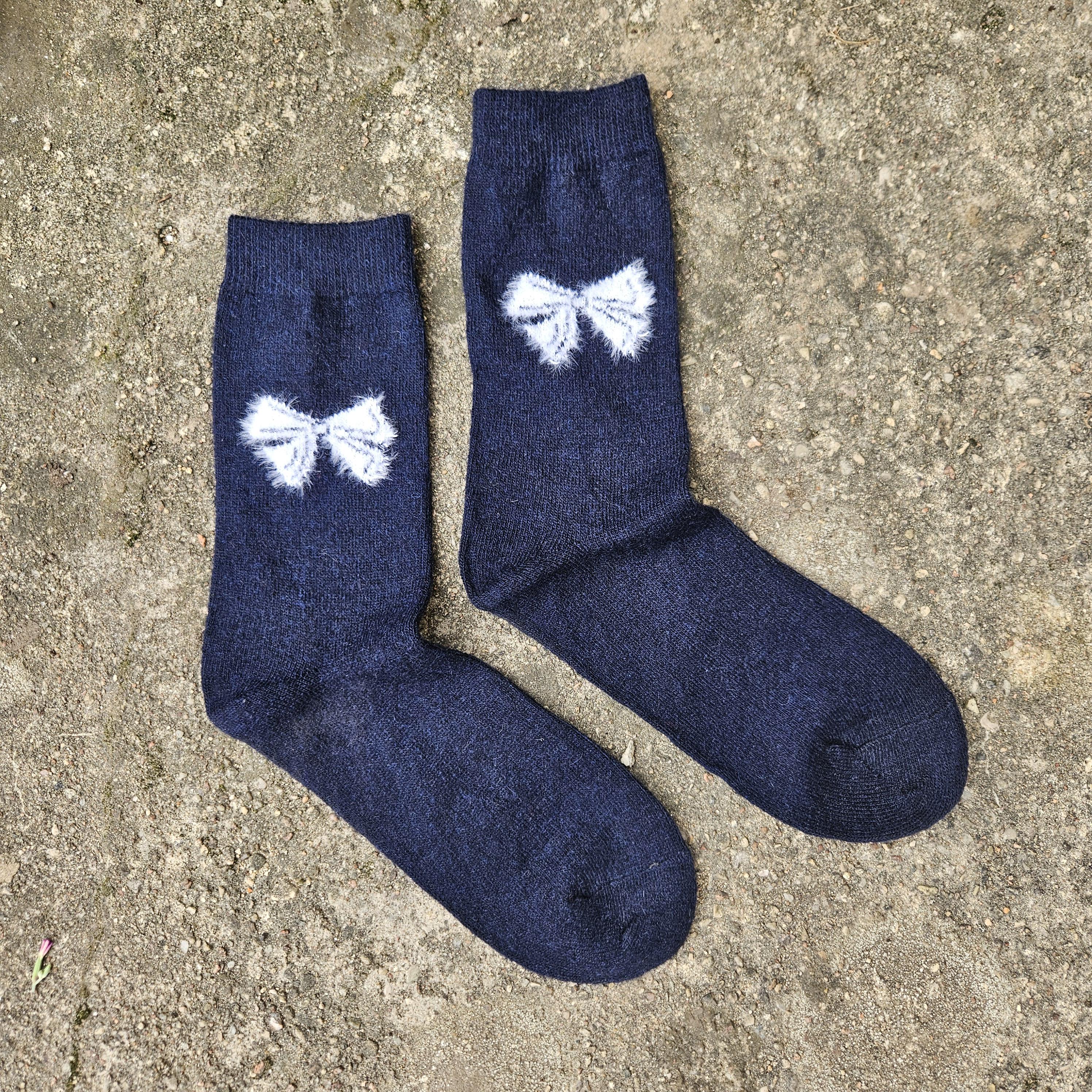 Thin Merino Wool Socks - Size EUR 35-38 39-42 Nordic warm socks for men or women Unisex Hiking Running everyday GRAY pink black navy red Bow