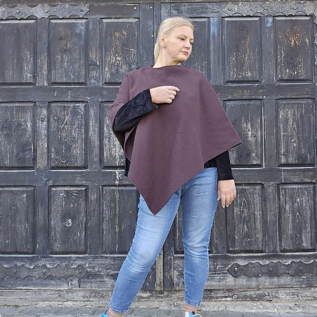 Wool blanket poncho in brown - Kiruna - hooded cape ruana  -  Comfortable wool cape with or without hood for outdoor - In2Nord