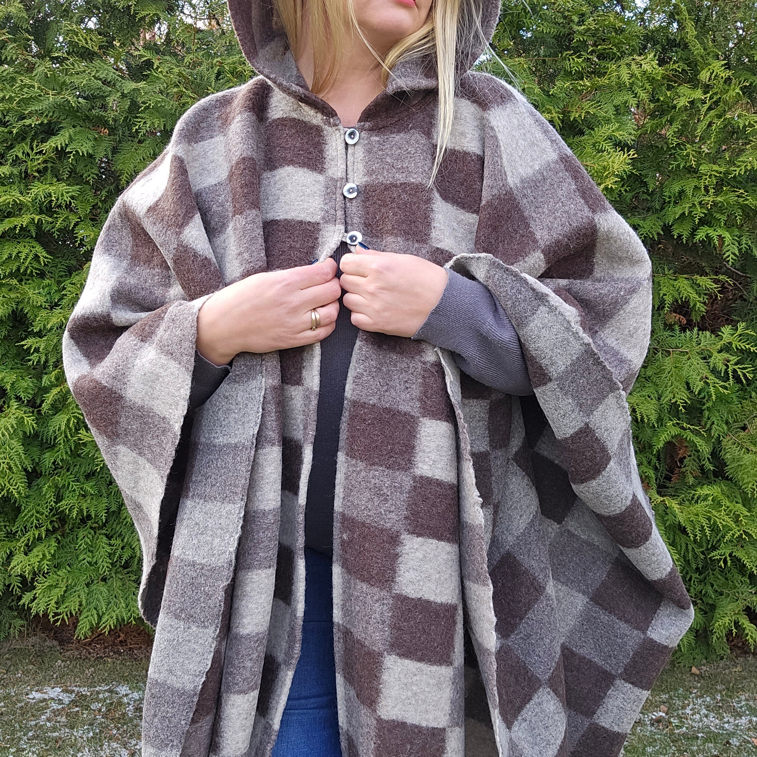 Gray wool blanket poncho with hood - SALA - unisex ruana with fringes - Comfortable cape cloak shawl outdoor - In2Nord