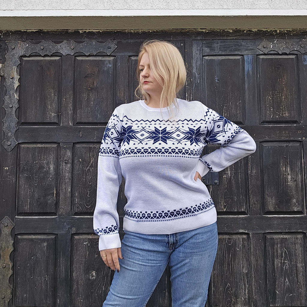 norwegian swedish wool sweater for menor women in wool white blue snowflakes