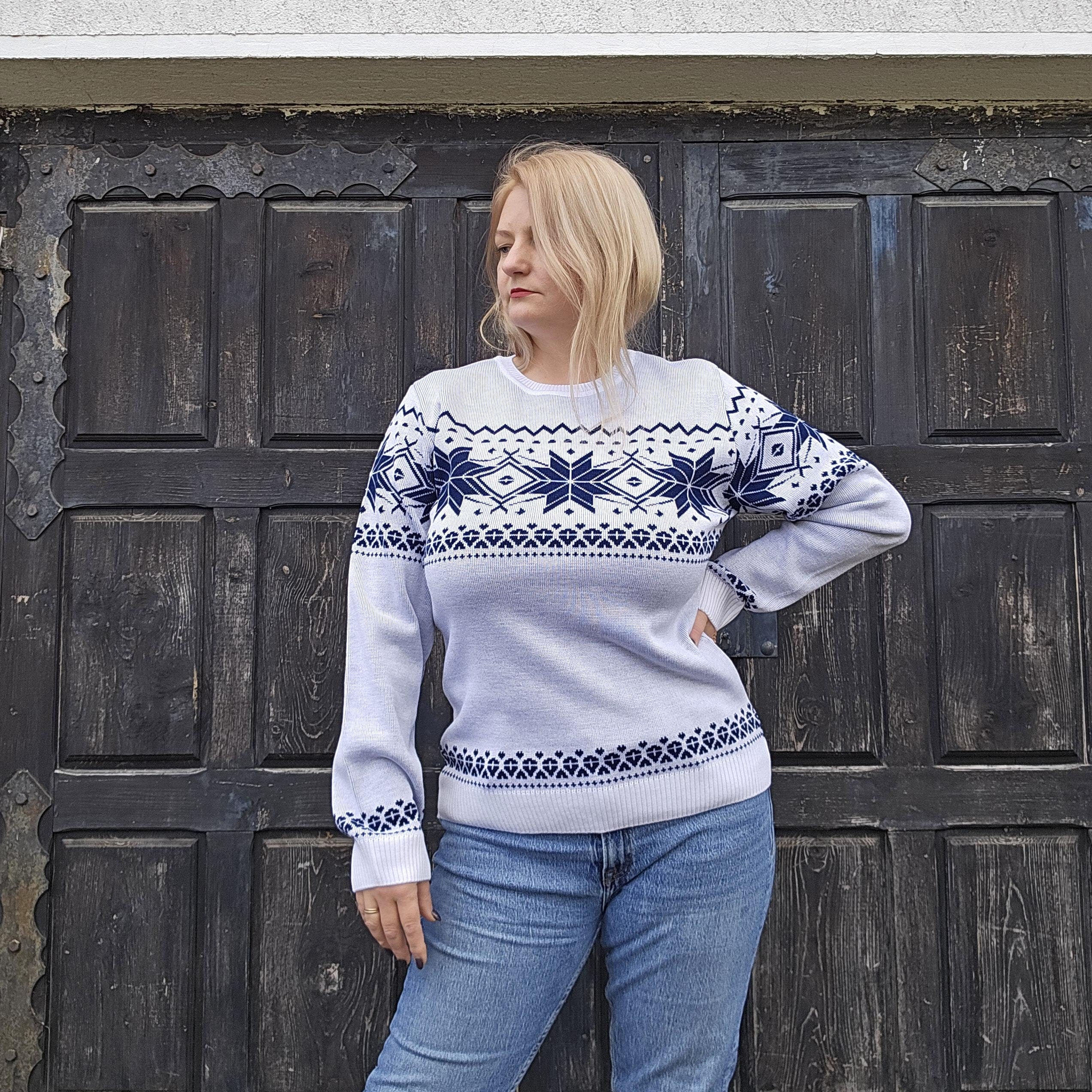 norwegian swedish wool sweater for menor women in wool white blue snowflakes