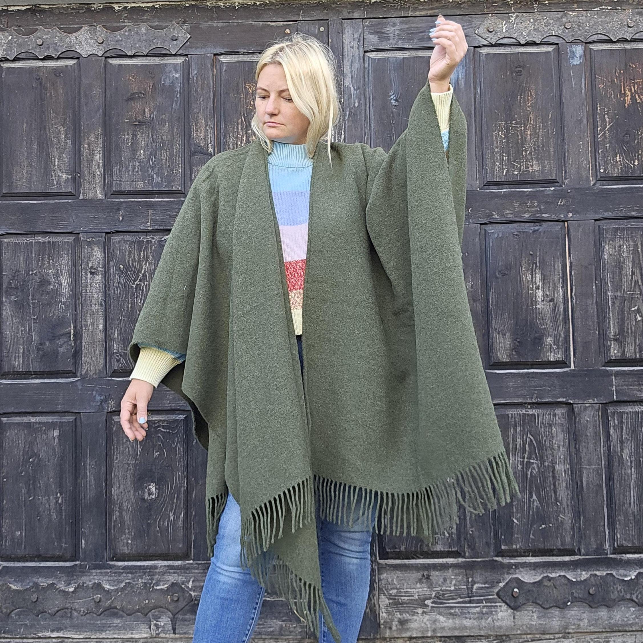 Merino wool PONCHO Ruana - WRAP green - Comfortable wool cape for outdoor Open front cape shawl with fringes, IN2NORD lambswool UMEA