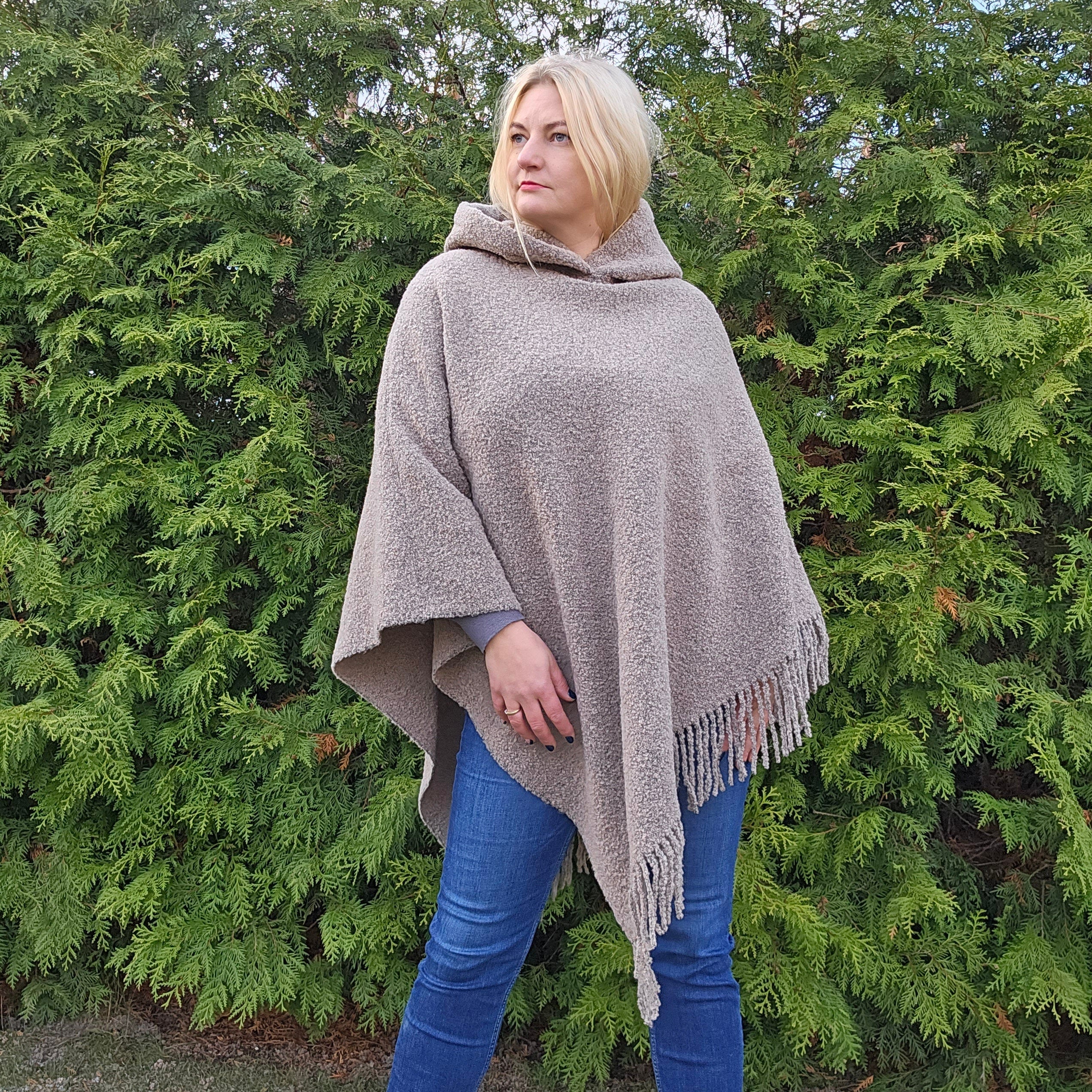 Wool Blanket Poncho Kiruna – Hooded Wool Cape with Fringes | Comfortable Outdoor Wrap