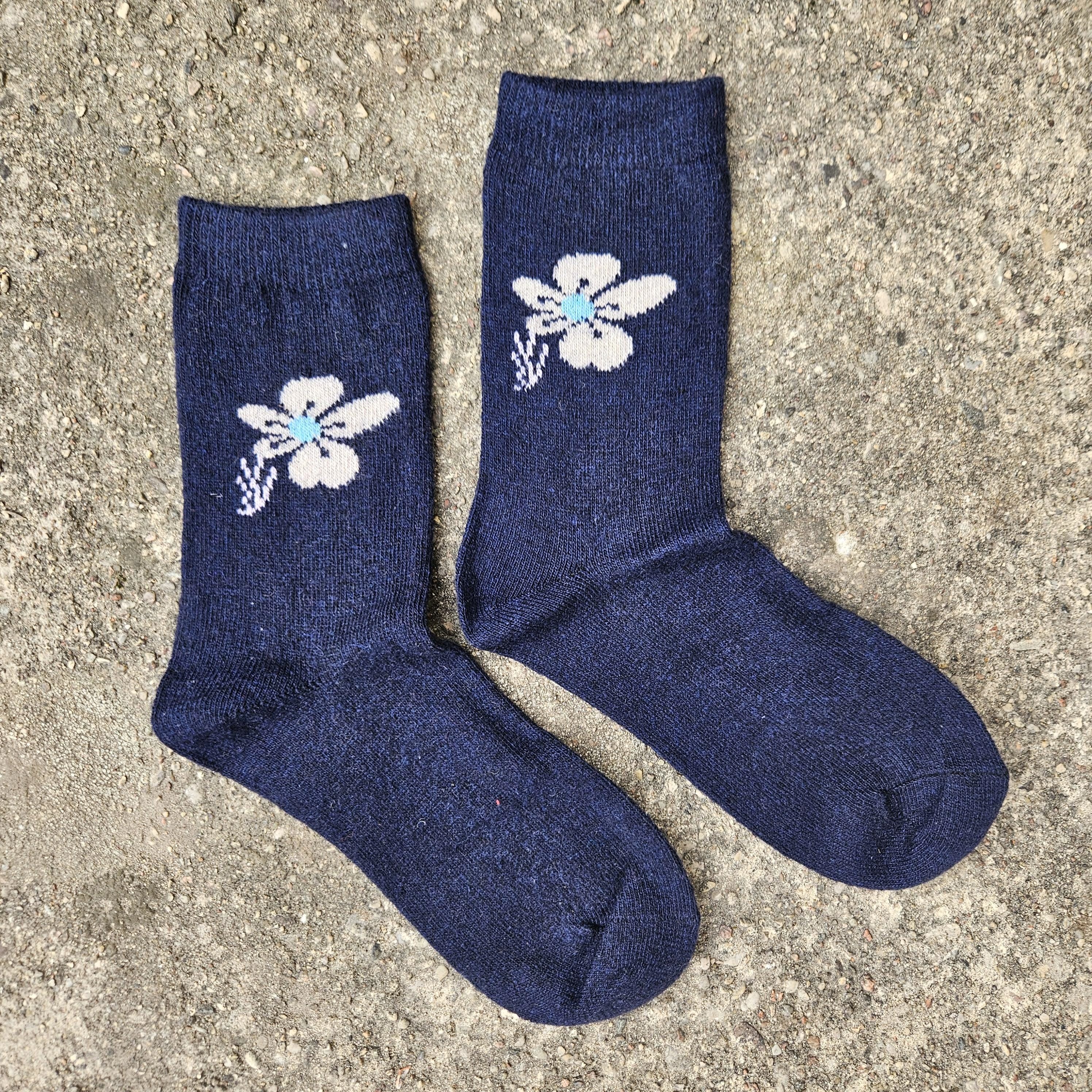 Thin Merino Wool Socks - Unisex Lightweight Hiking & Everyday Warm Footwear