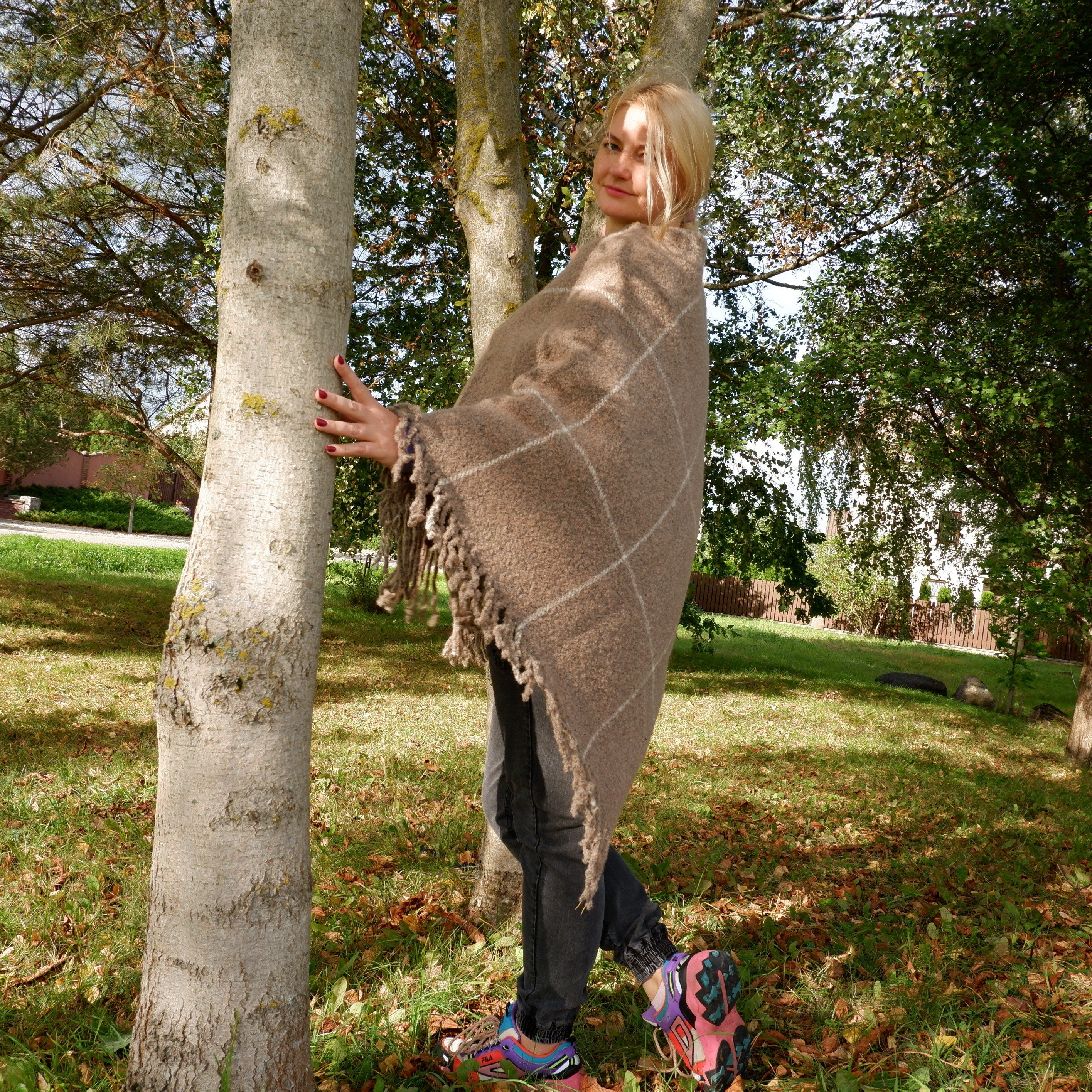 Wool Blanket Poncho Kiruna – Hooded Wool Cape with Fringes | Cozy Beige Unisex Wrap